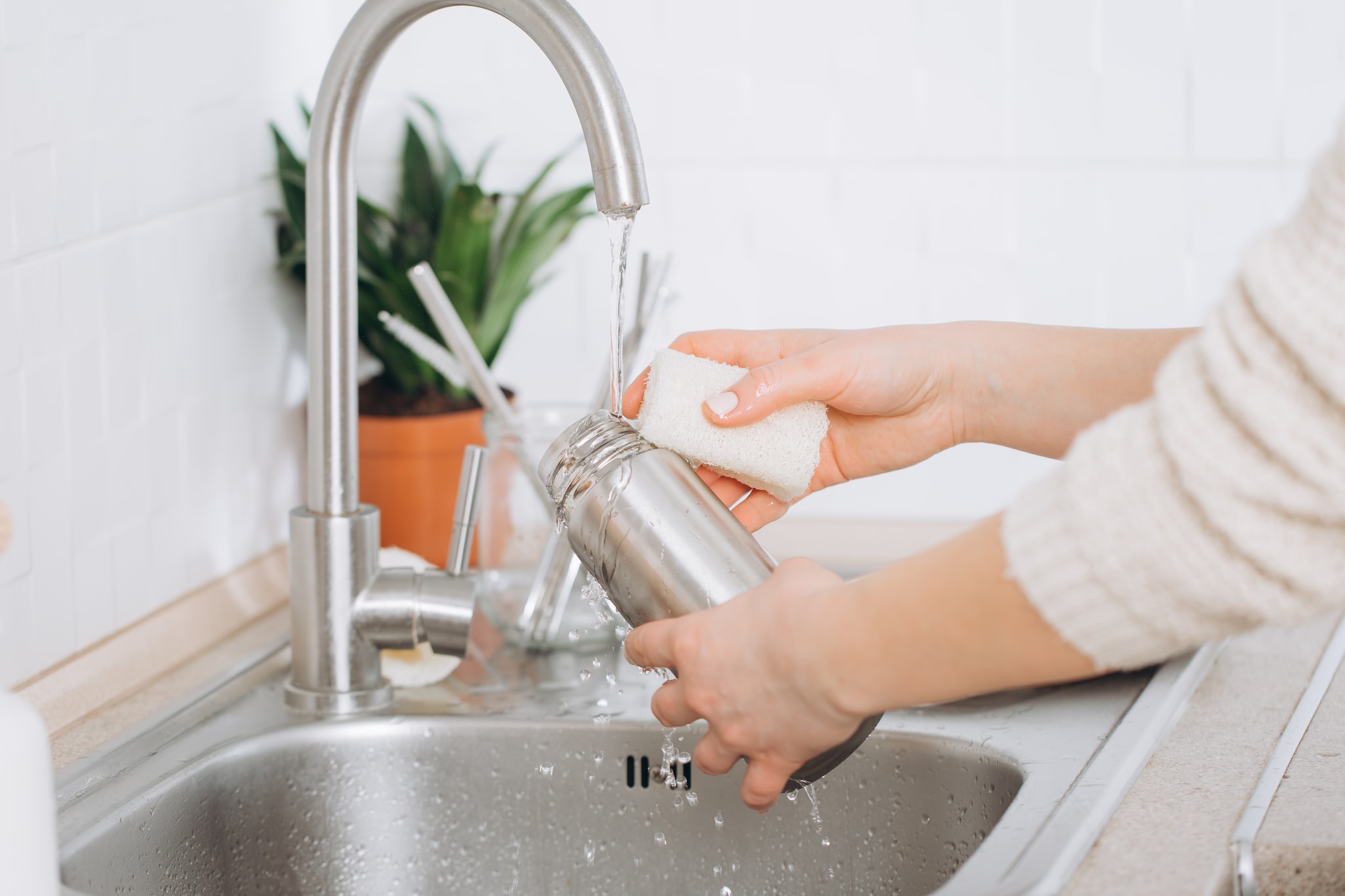 Hoe vaak moet je een herbruikbare waterfles écht afwassen? Shutterstock
