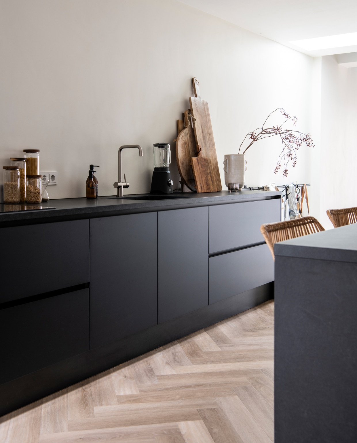 beeld vtwonen vtwonen 12-2022 | Productie InsideHomePage | Styling Studio Marit Saladini | Fotografie Louis Lemaire | Tekst Saskia Borst