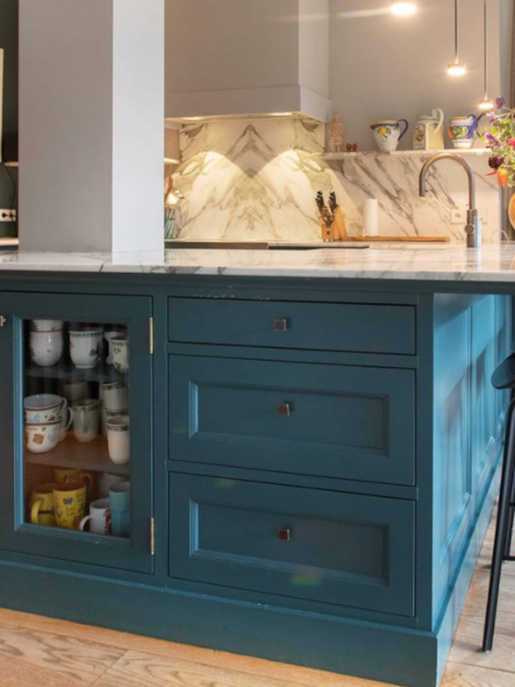 funda parel historische villa met blauwe keuken aan het vondelpark