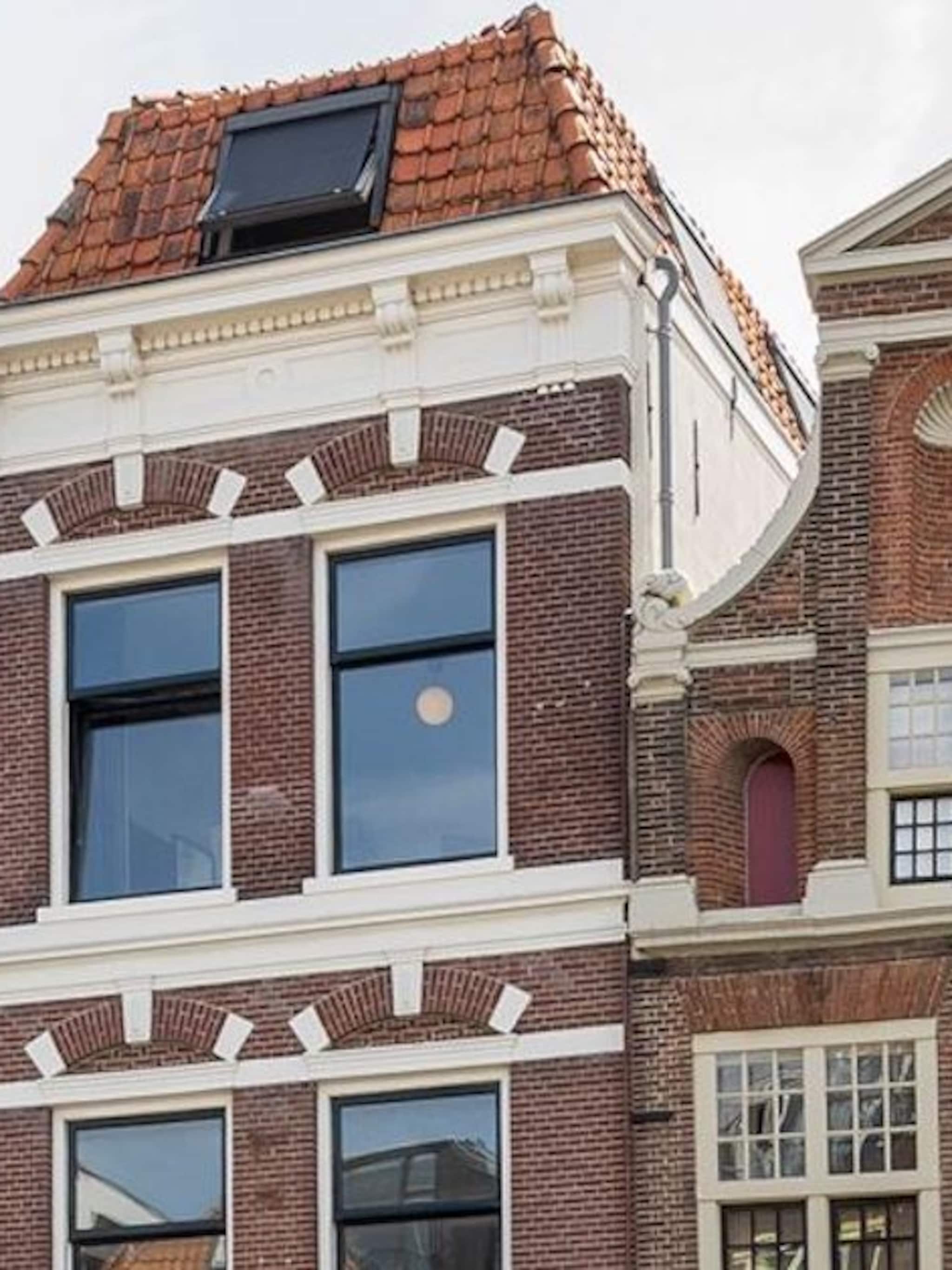binnenkijken in een karakteristieke woning met eclectisch interieur in haarlem