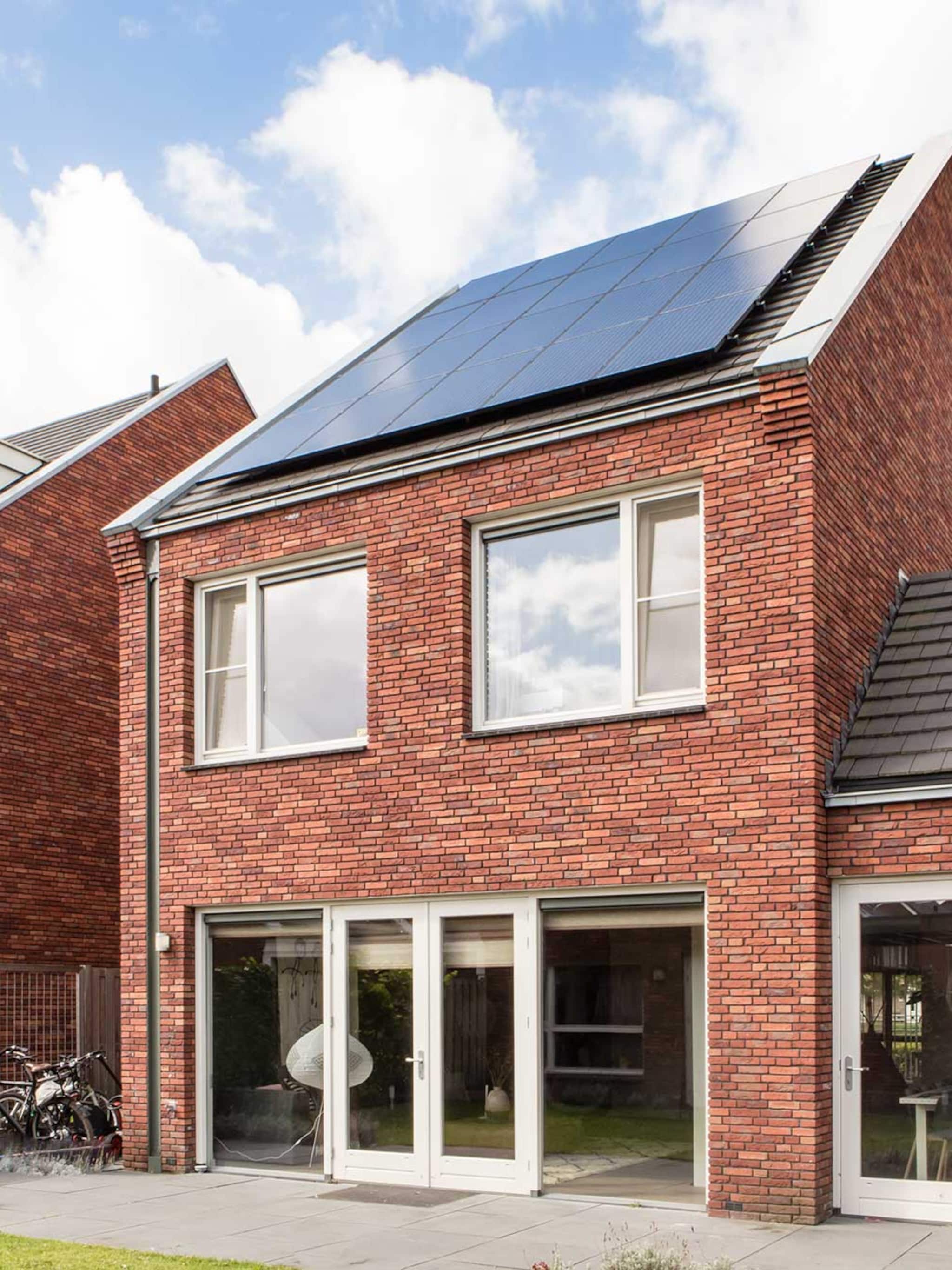 stralend schoon zonnepanelen poetsen in 4 stappen