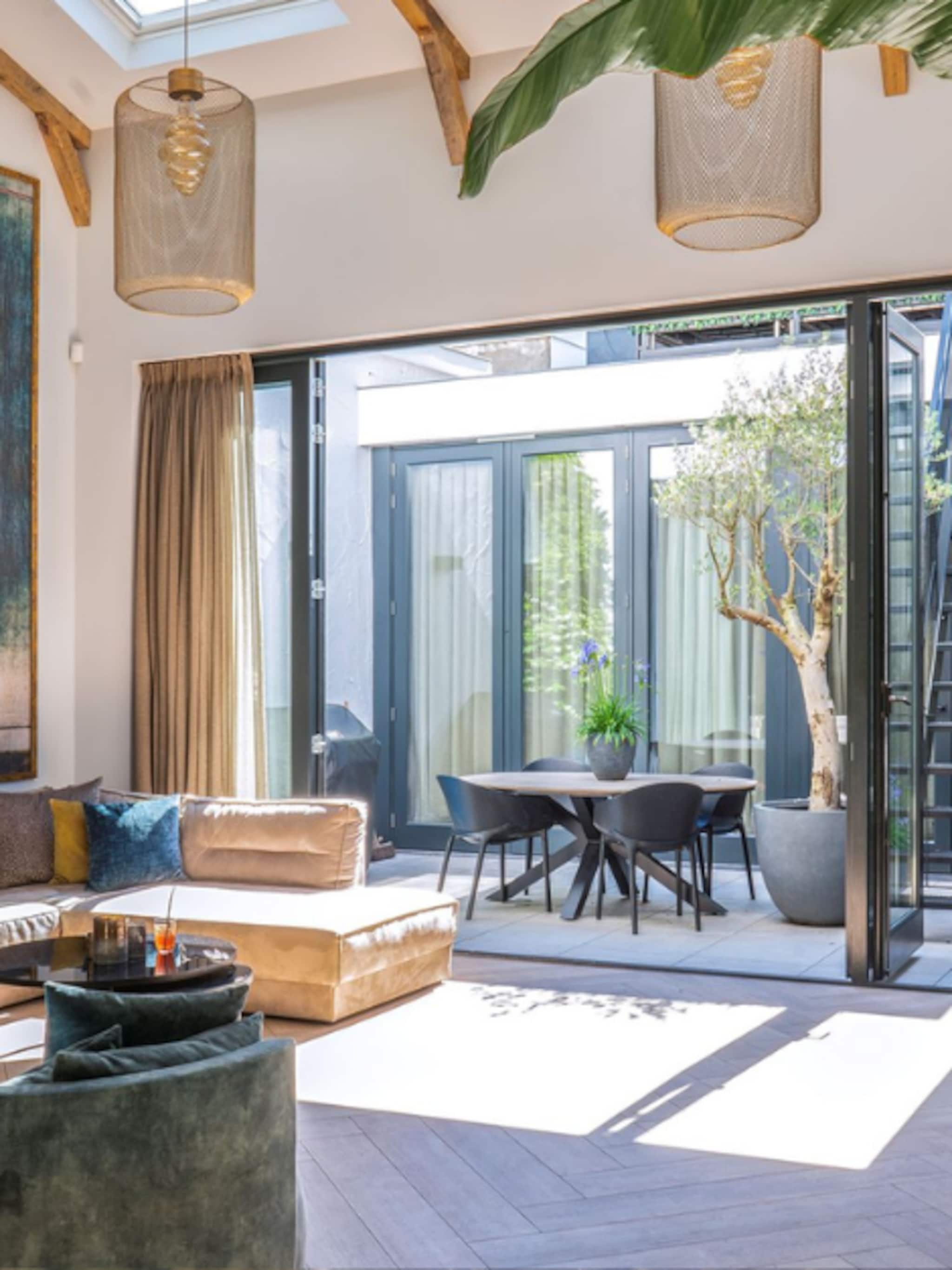 funda parel stijlvolle woning in den haag met binnentuin