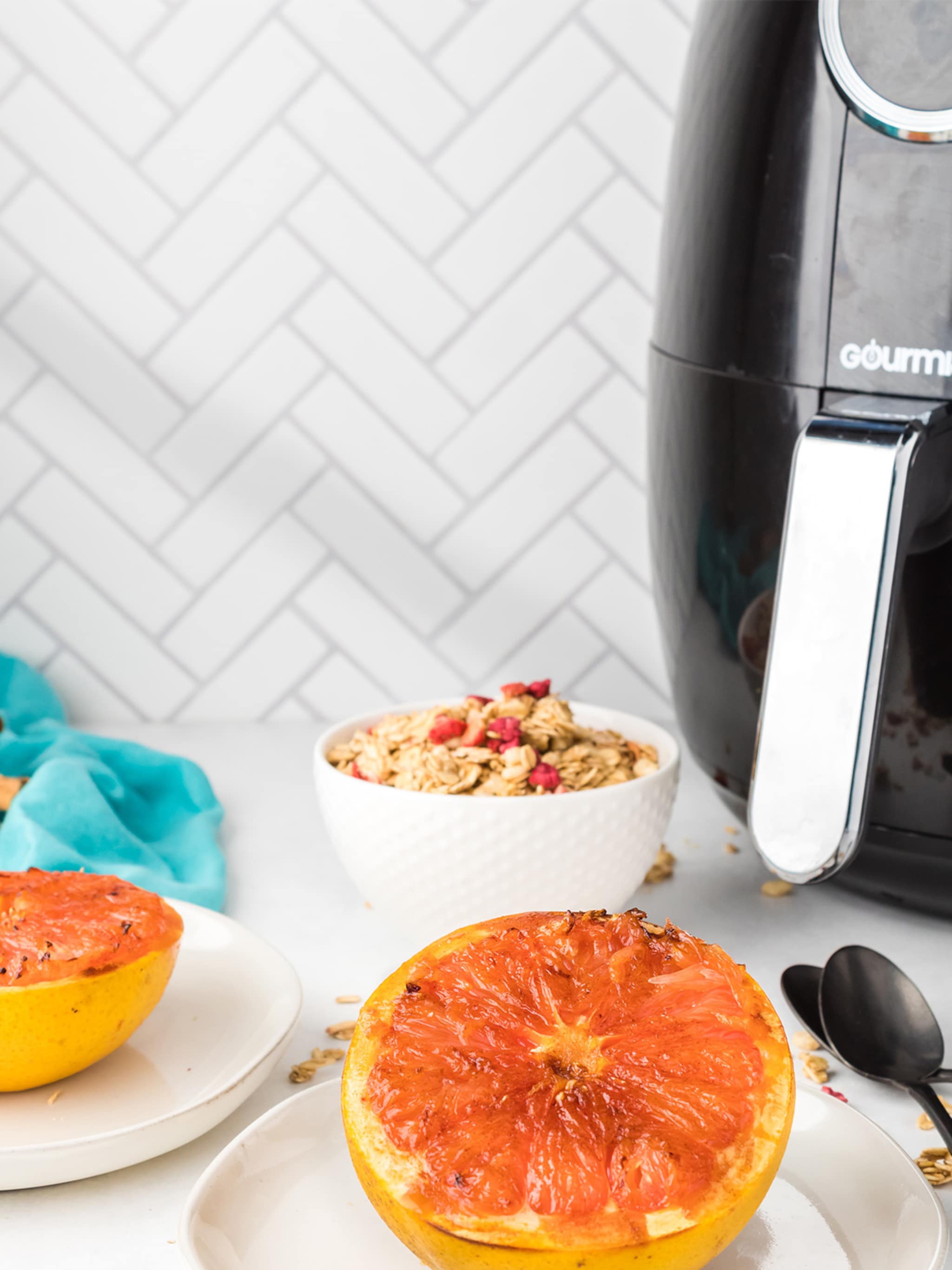 van vettig naar fris met deze tips maak je de airfryer weer brandschoon