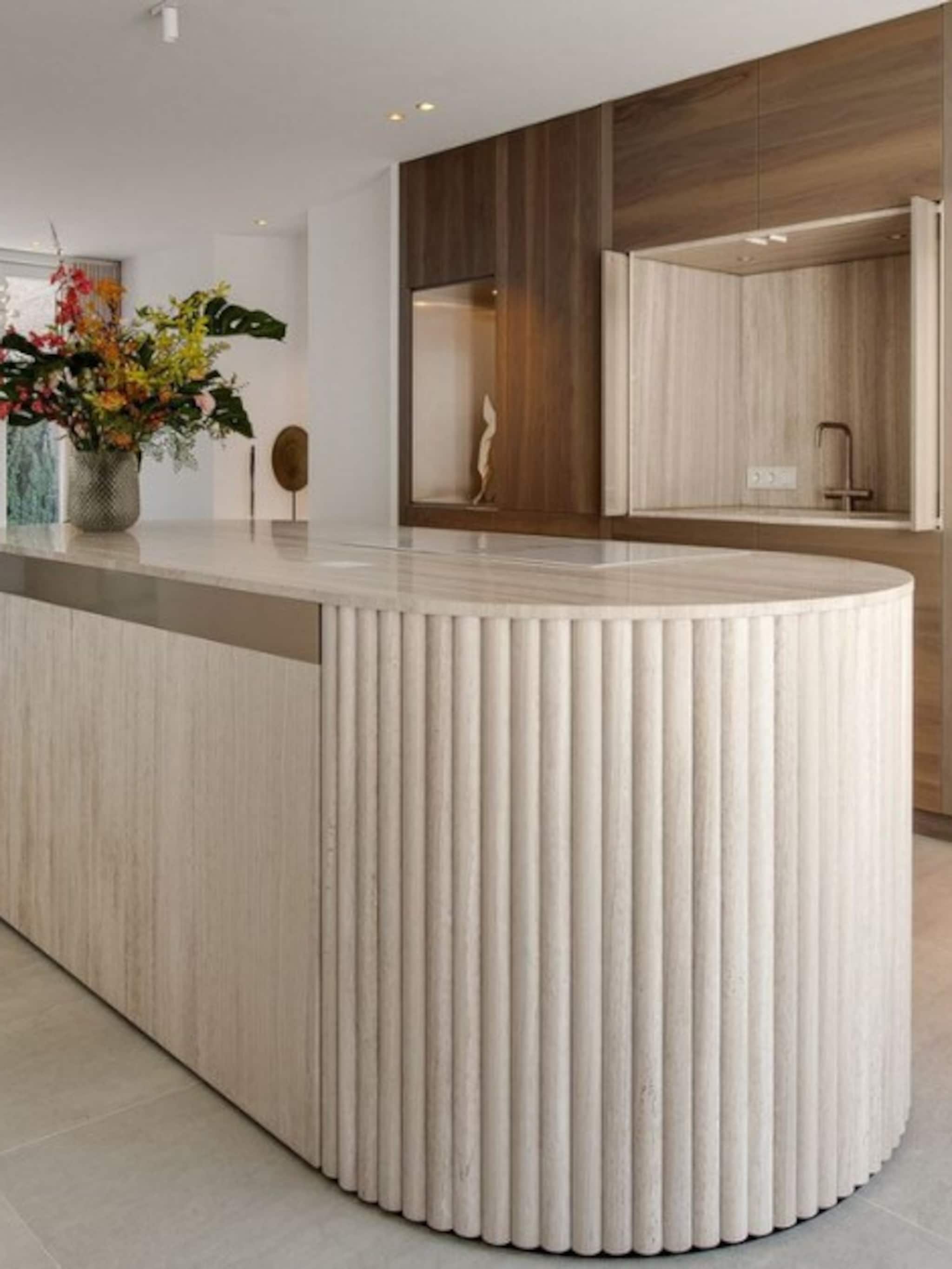 funda parel een design bovenwoning met ovaal keukeneiland in hartje den bosch