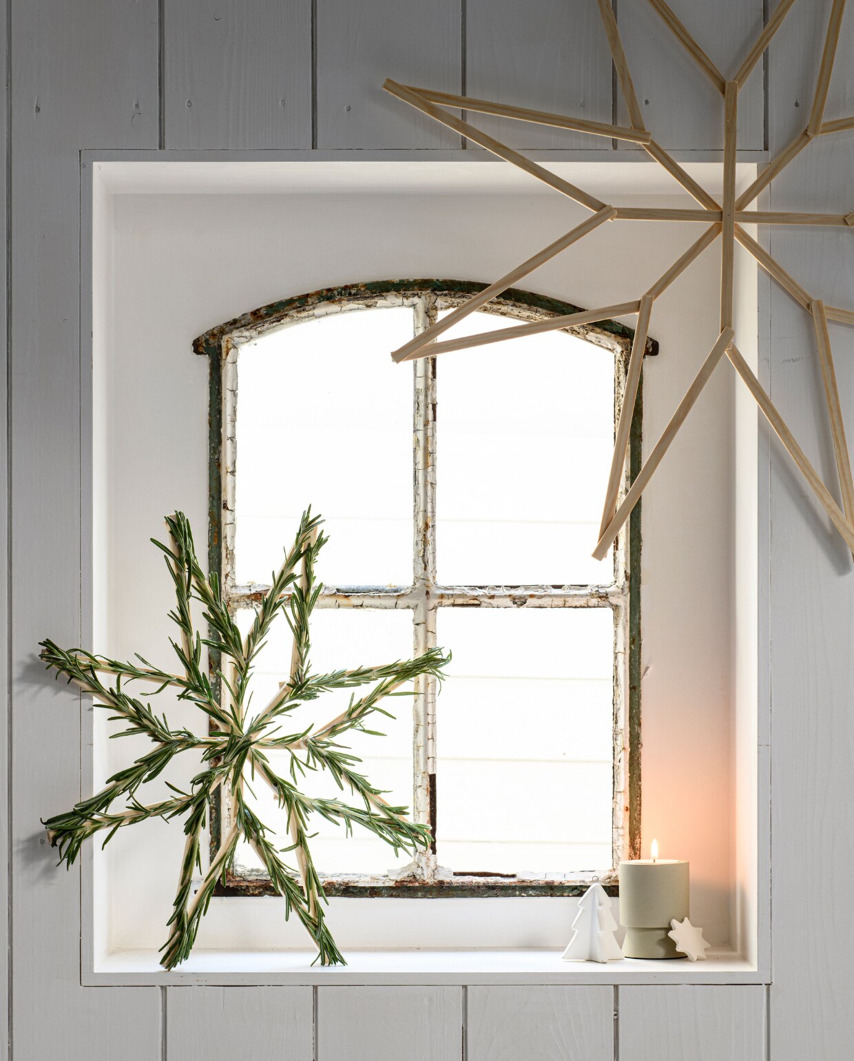 Waxinelichthouder Anker van Broste Copenhagen € 21,99 (fonq.nl). Overige privébezit. Styling Kelly van Gendt | Fotografie Louis Lemaire