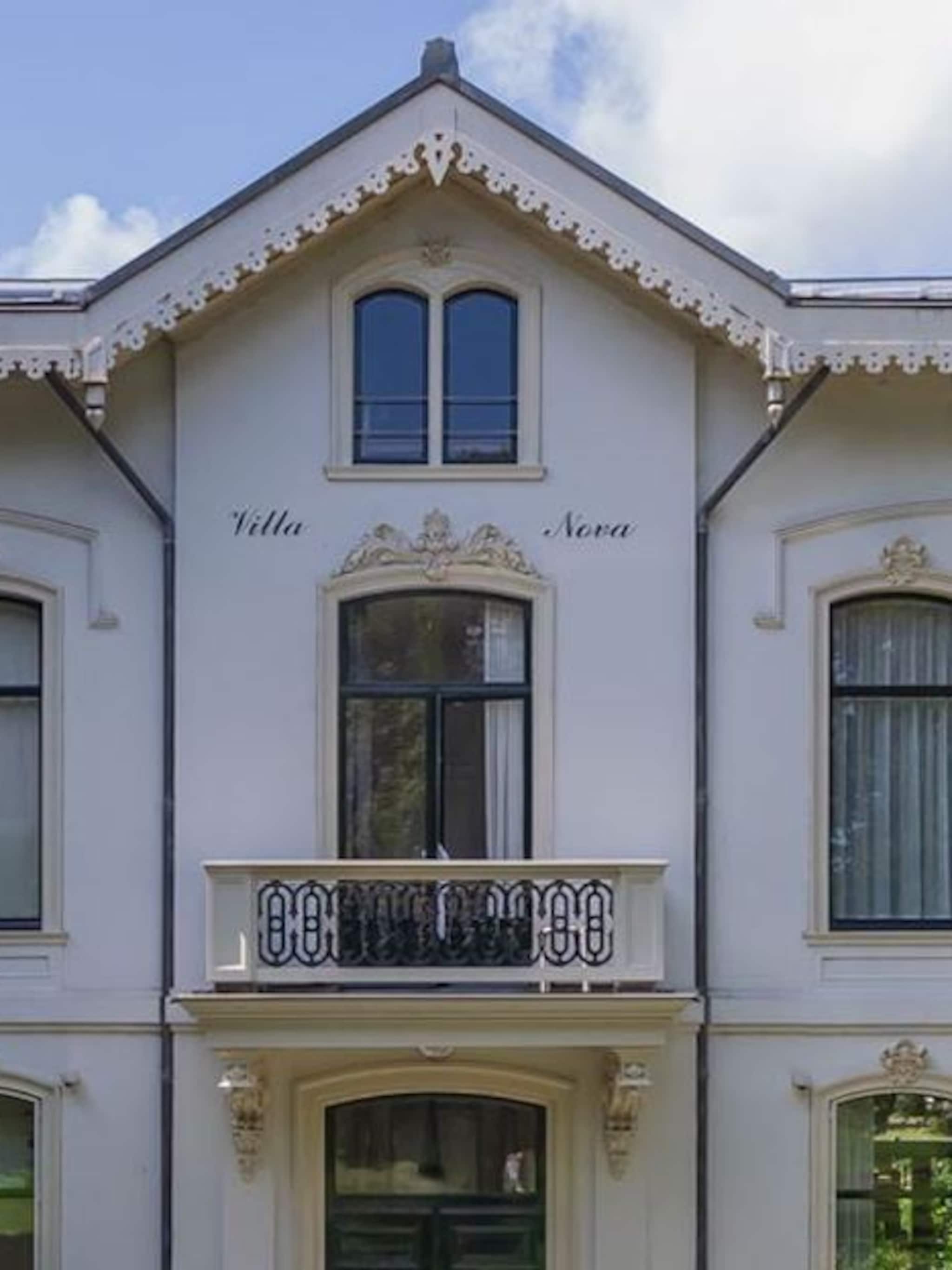 funda parel wonen in een moderne villa kakelbont in haarlem