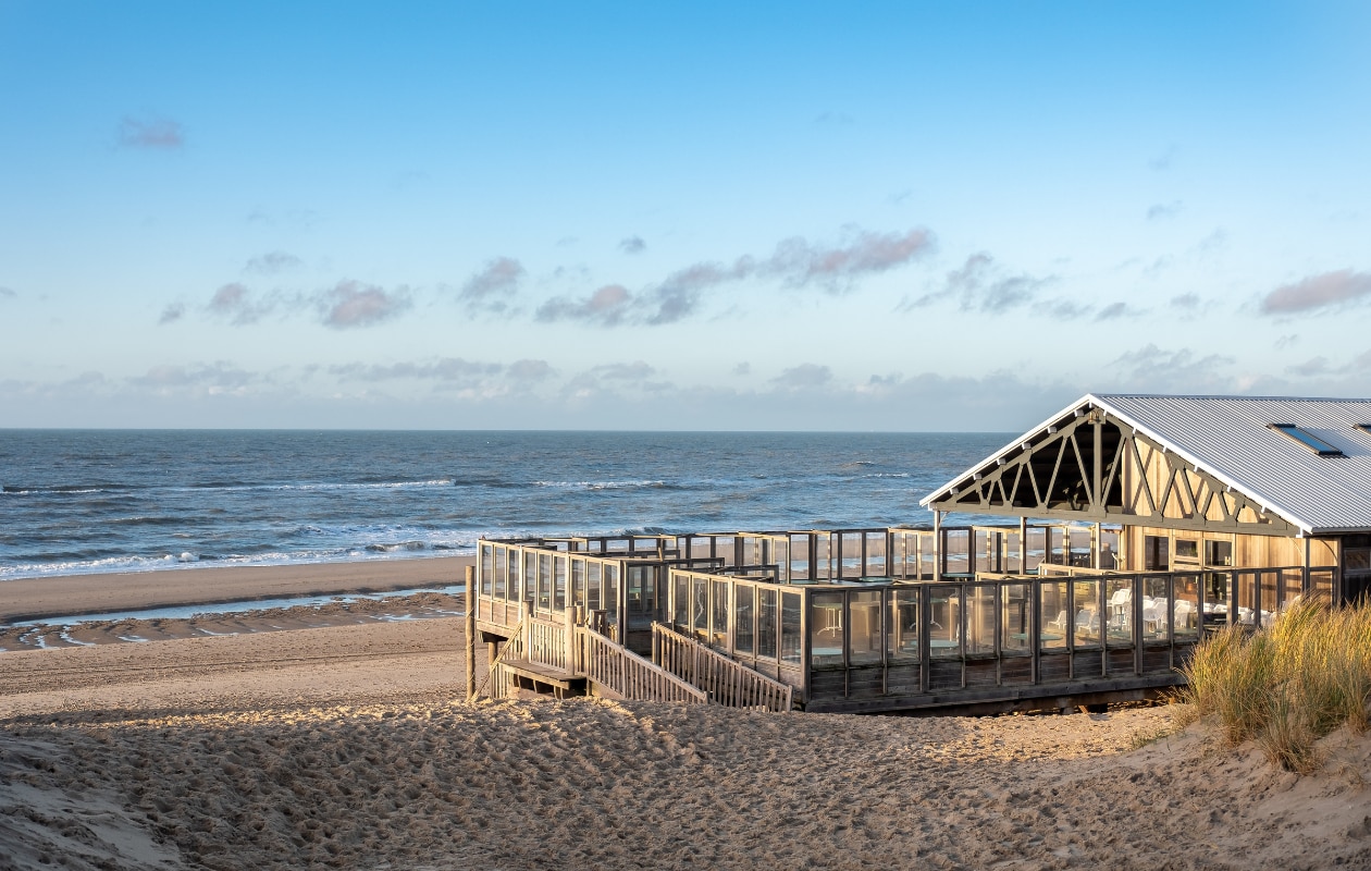 Strandpaviljoen Paal 19, Texel Via Unsplash