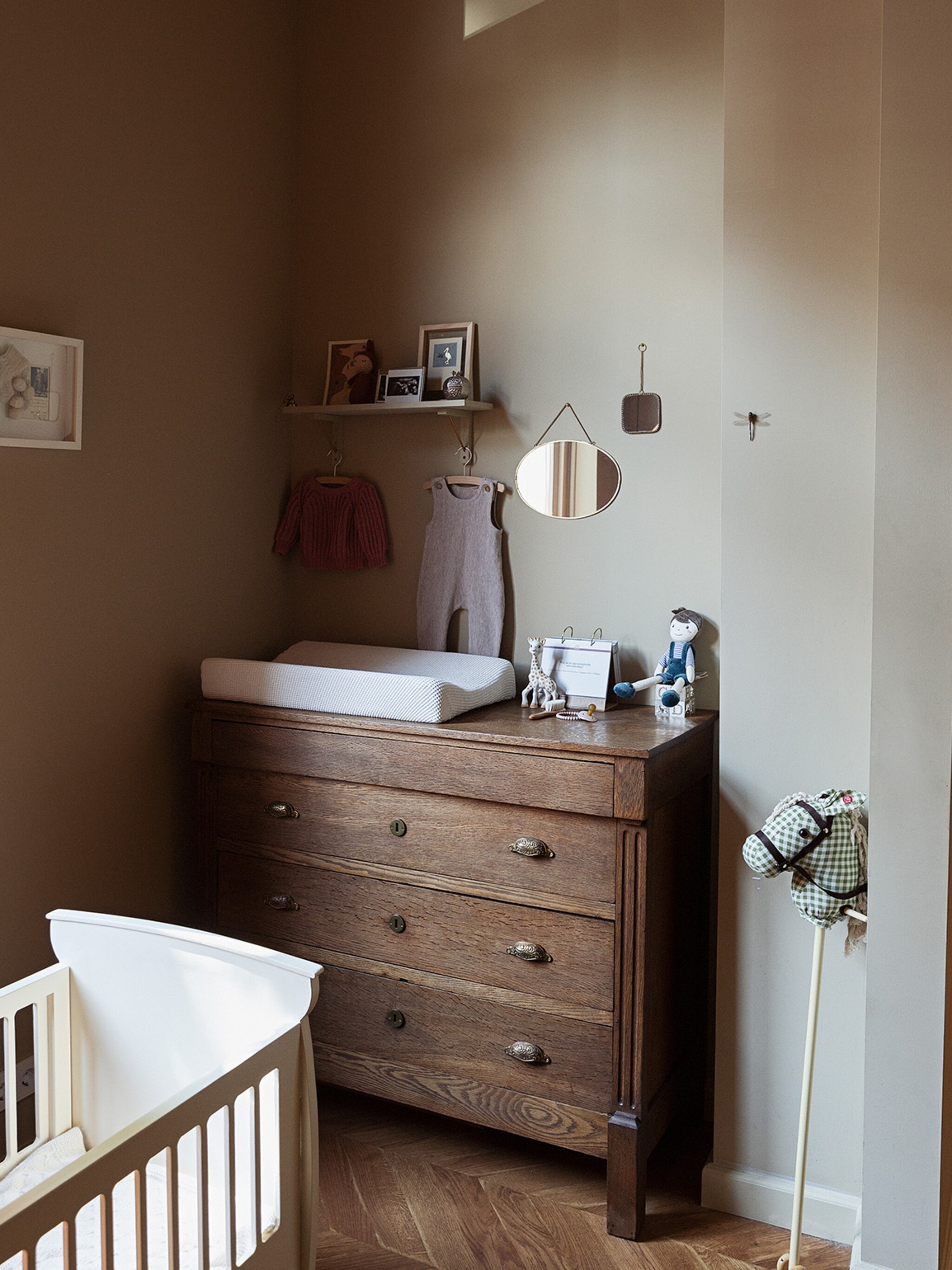 de scandinavische babykamer is prachtig in al zijn eenvoud