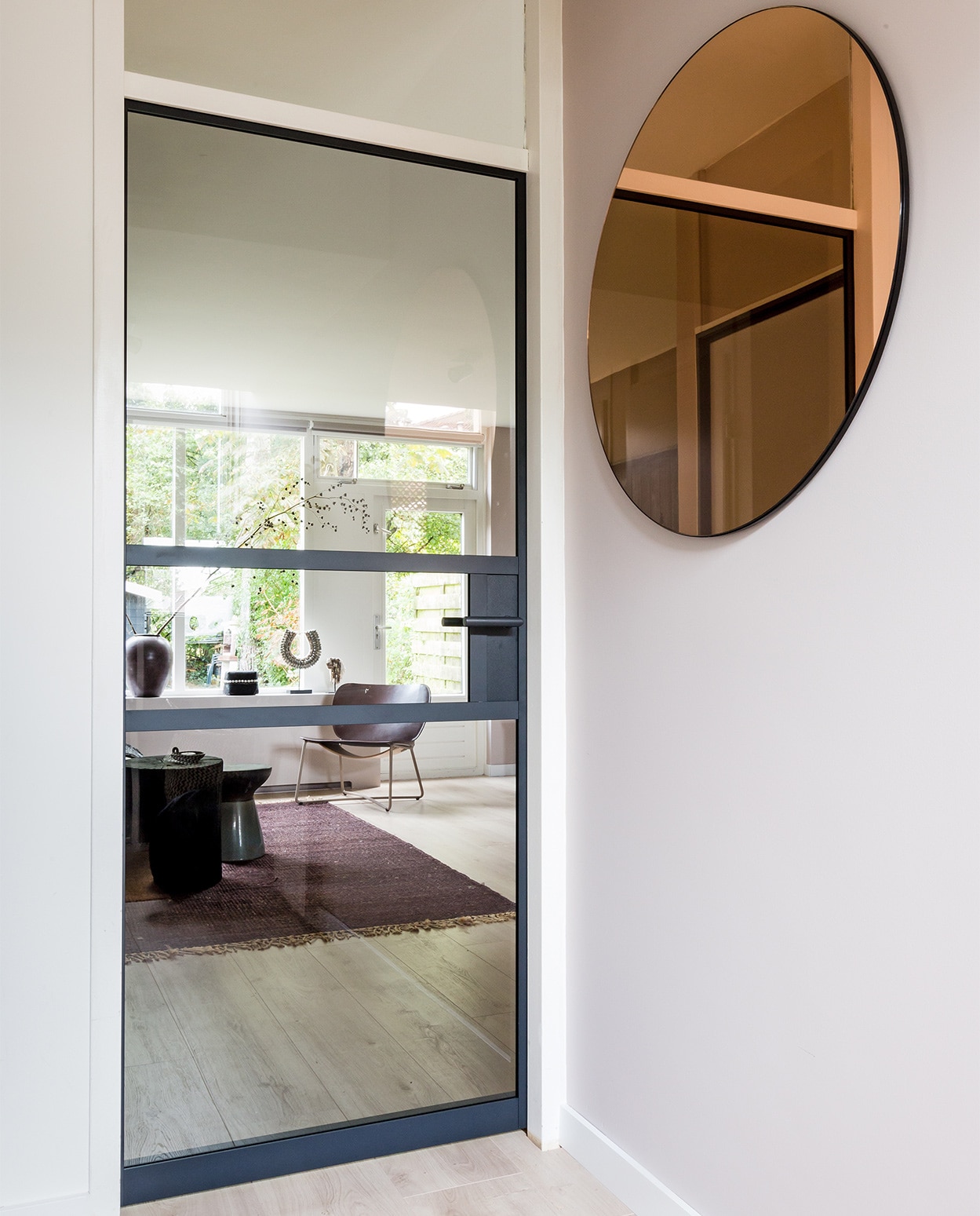 Stalen deur (gewoongers.nl JA | vtwonen weer verliefd op je huis | seizoen 11, aflevering 10 | styling Marianne Luning | fotografie Barbara Kieboom
