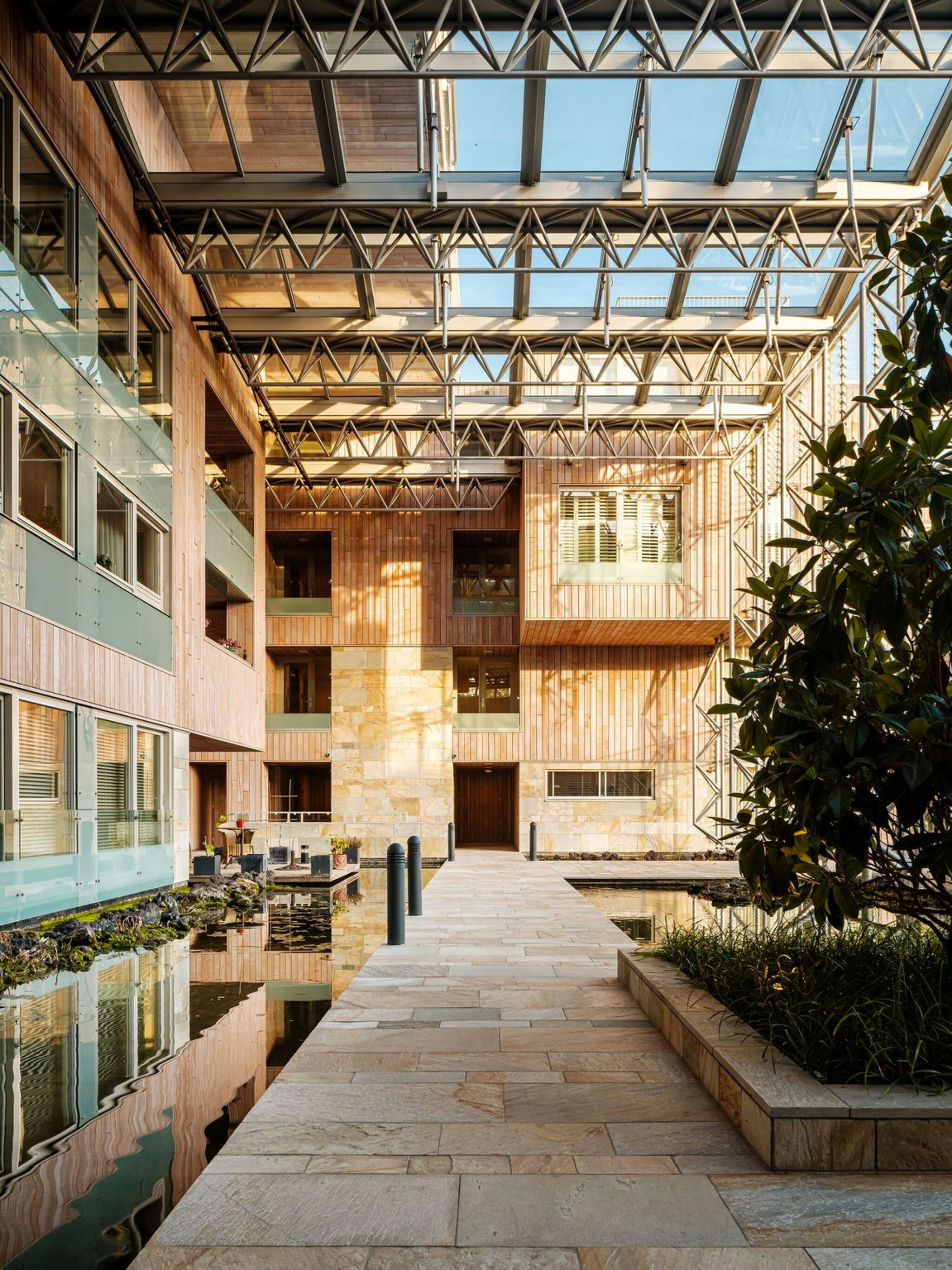 industrieel versus design dit amsterdamse appartement ademt luxe