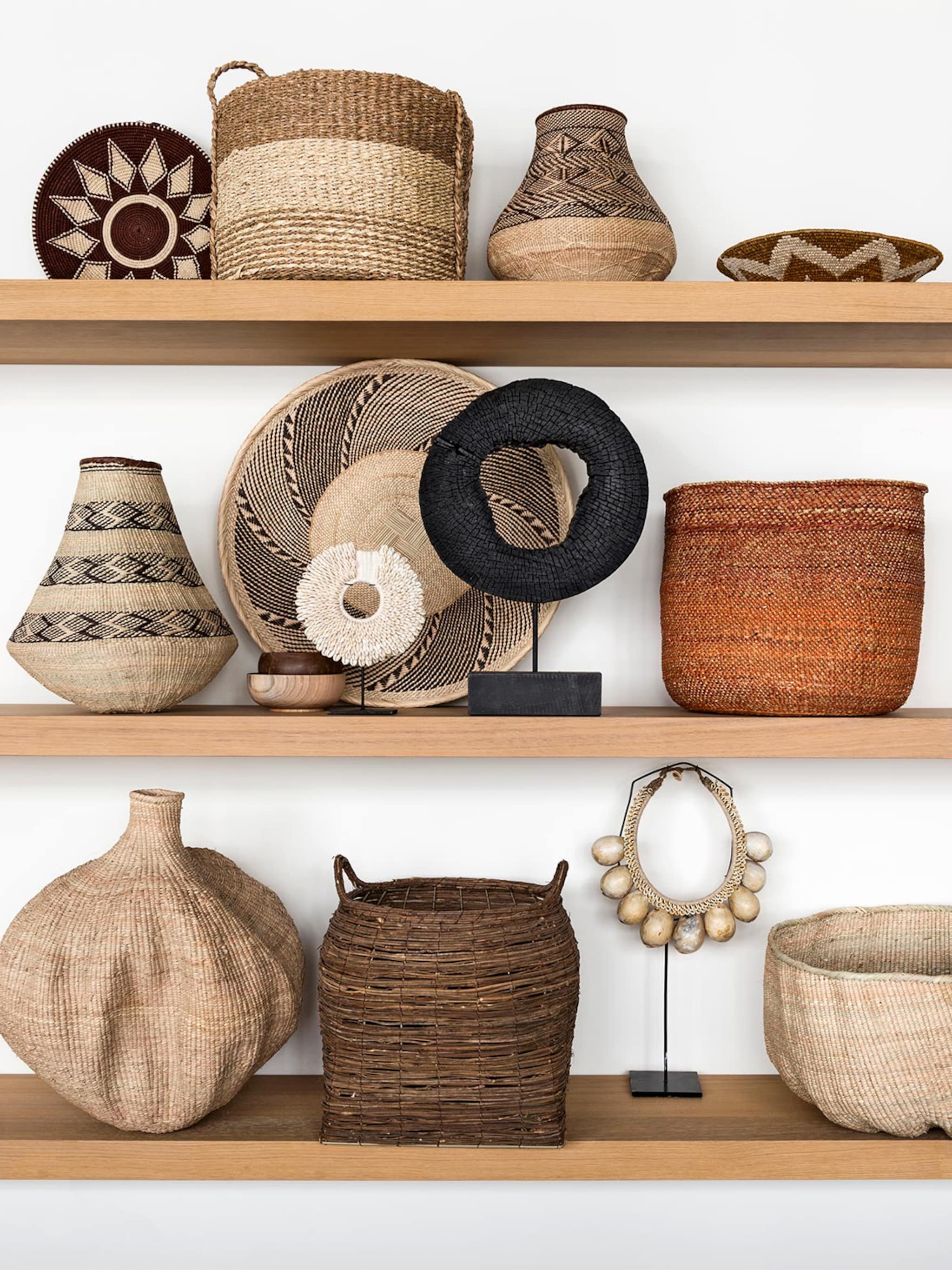 5x decoratie stylen op een wandplank in de woonkamer