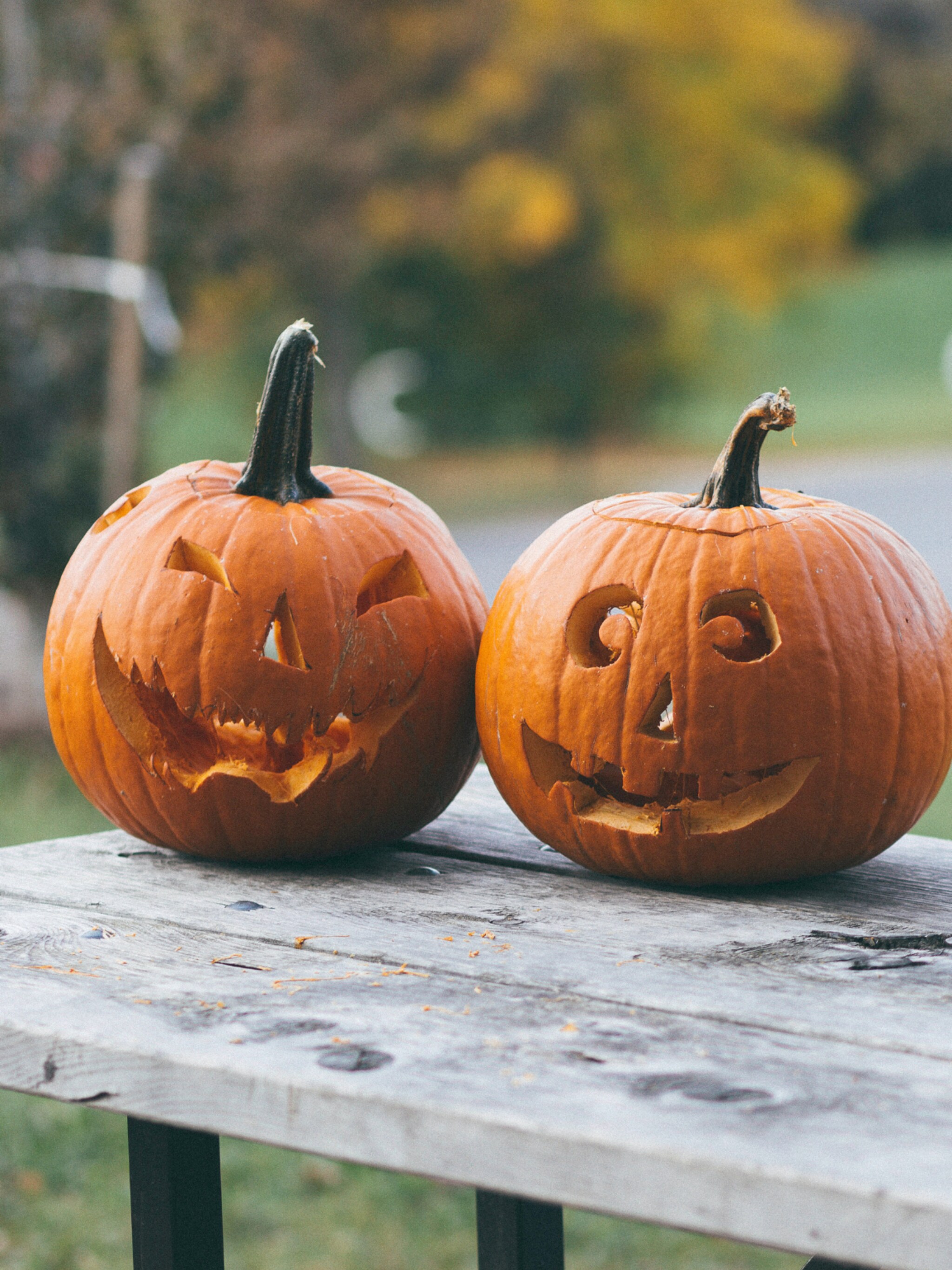 pompoen uithollen voor halloween spooky season