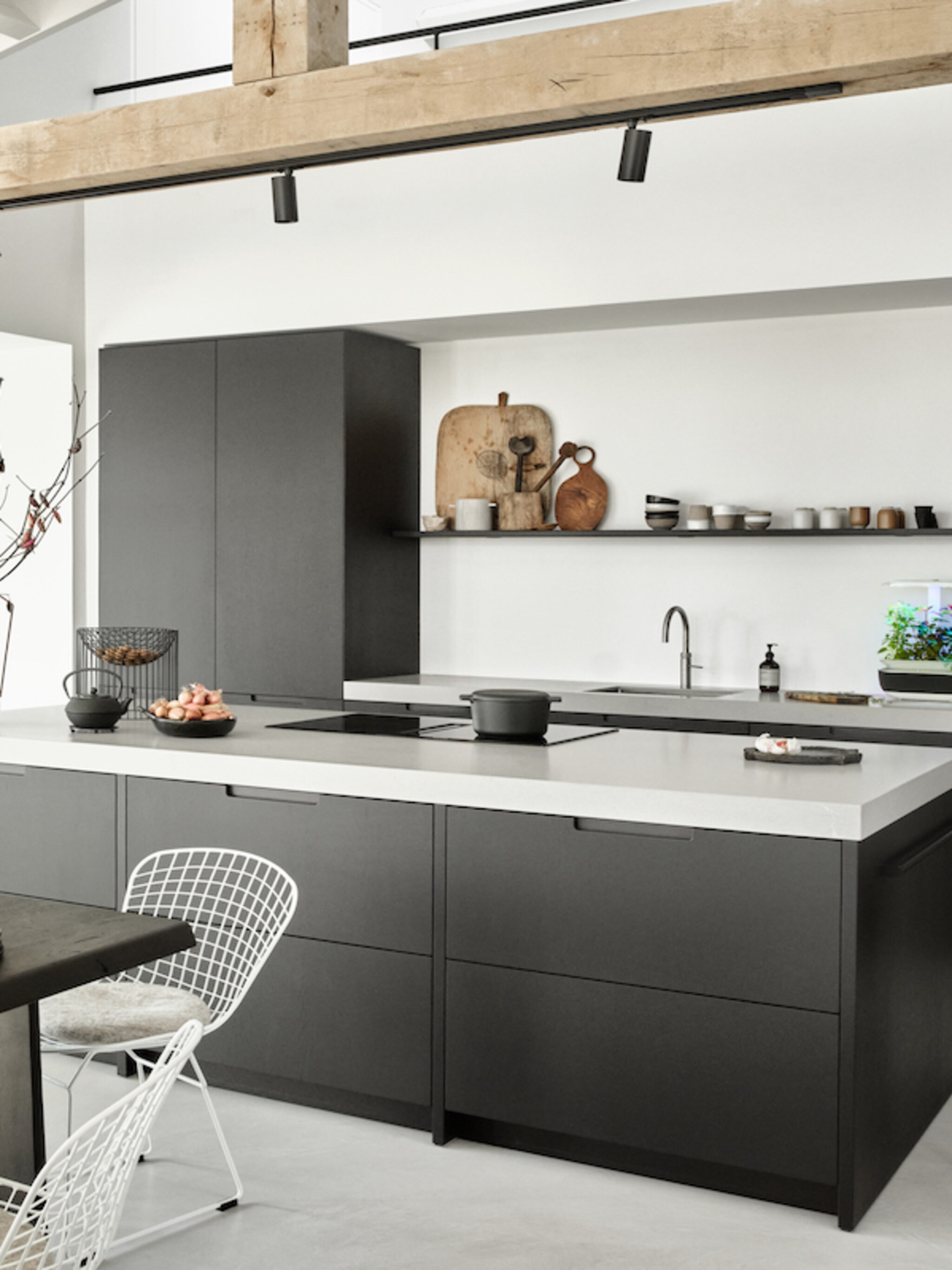 binnenkijken in een luxe keuken in een zelfontworpen boerderij in budel