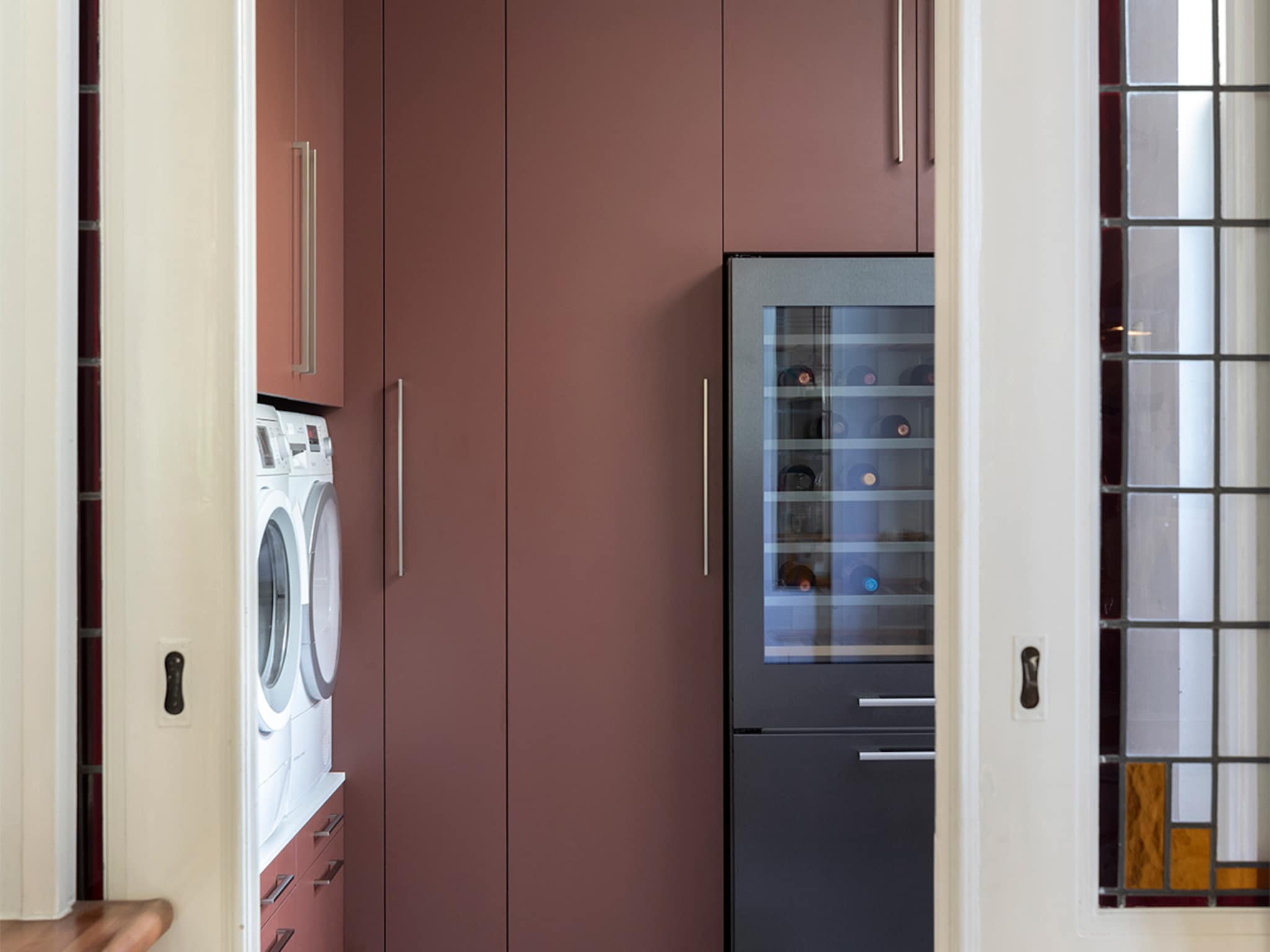 van wasmachine hack tot voorraadkast 5 onmisbare tips voor een stijlvolle en praktische bijkeuken