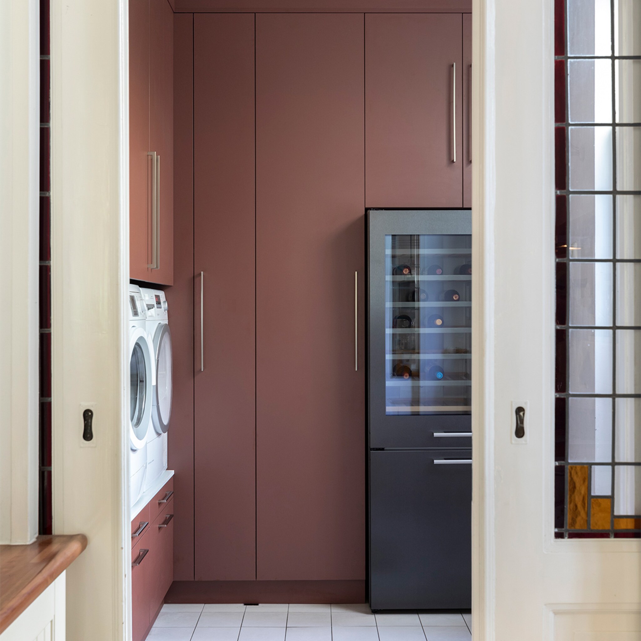 van wasmachine hack tot voorraadkast 5 onmisbare tips voor een stijlvolle en praktische bijkeuken