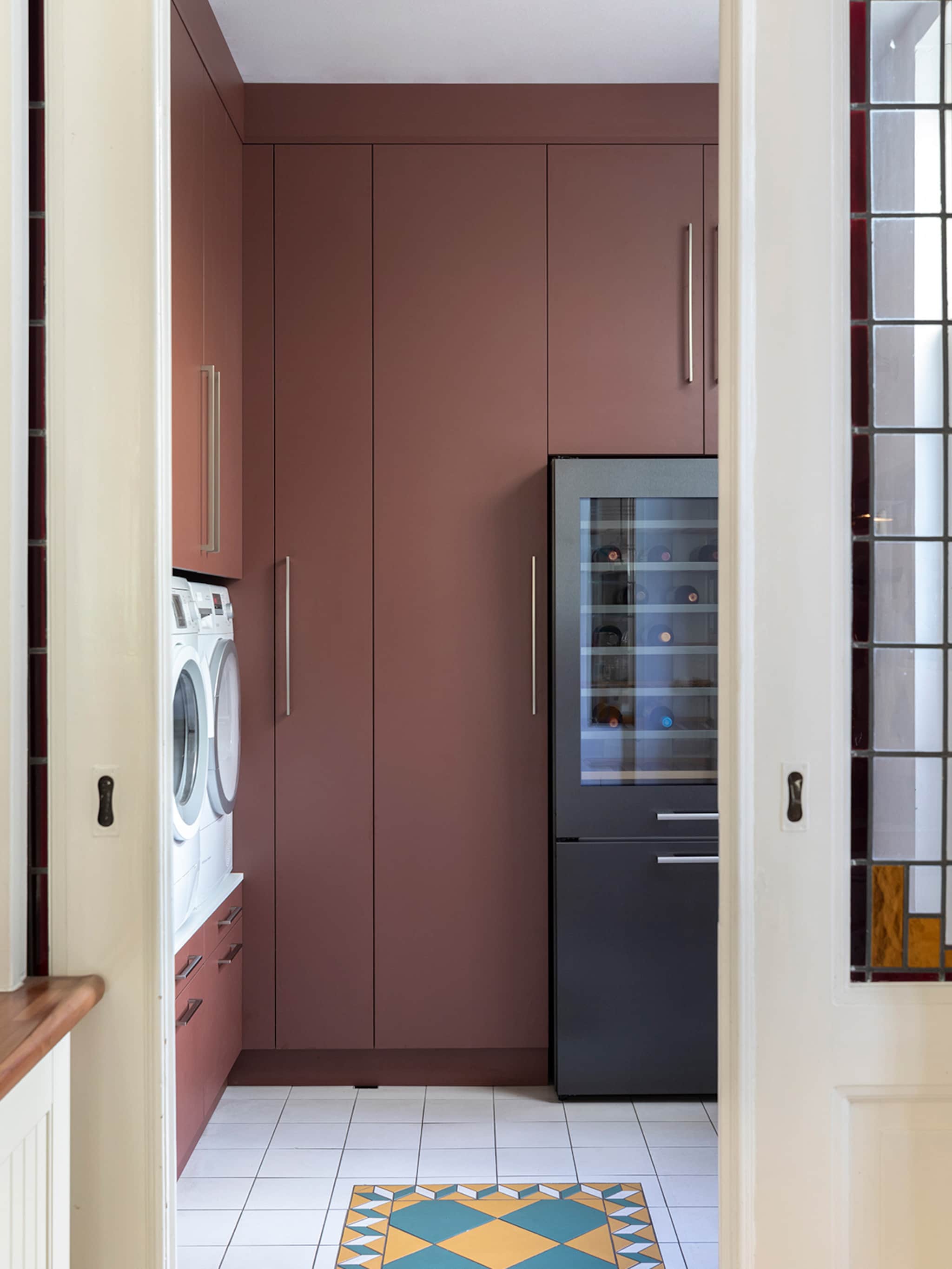 van wasmachine hack tot voorraadkast 5 onmisbare tips voor een stijlvolle en praktische bijkeuken