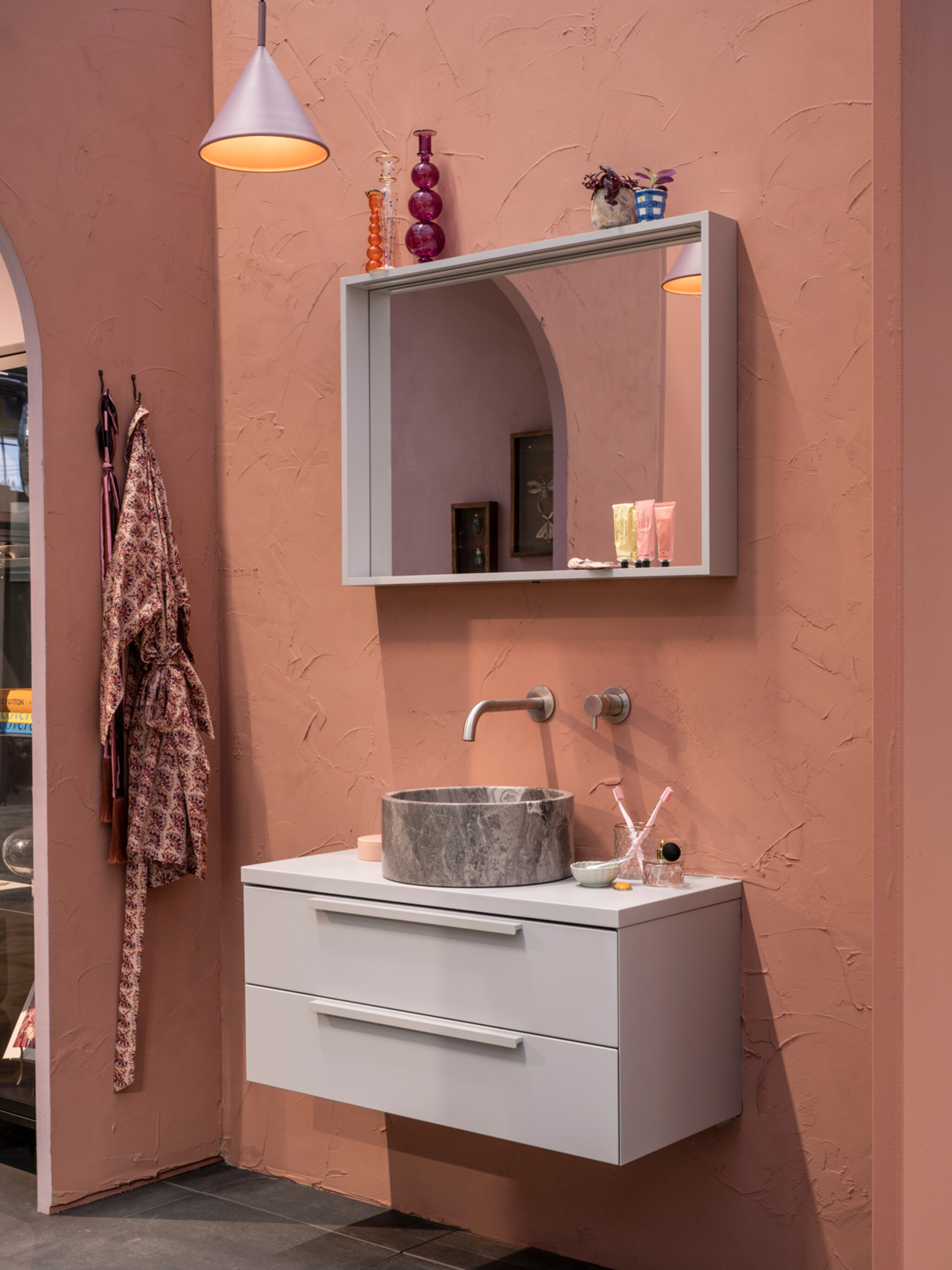 dit zijn alle producten uit de badkamer van het colorful eclectic vtwonen collectie huis