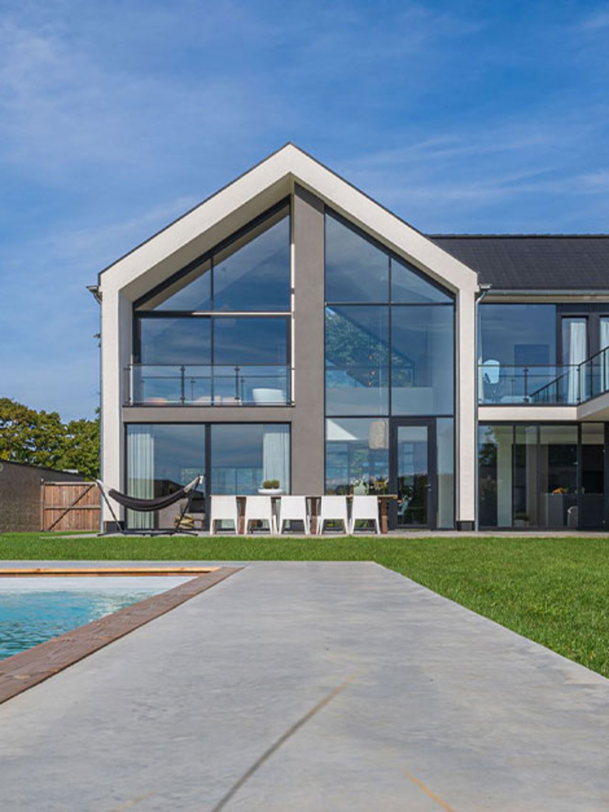 funda parel moderne villa met panoramisch uitzicht royaal zwembad en gastenverblijf