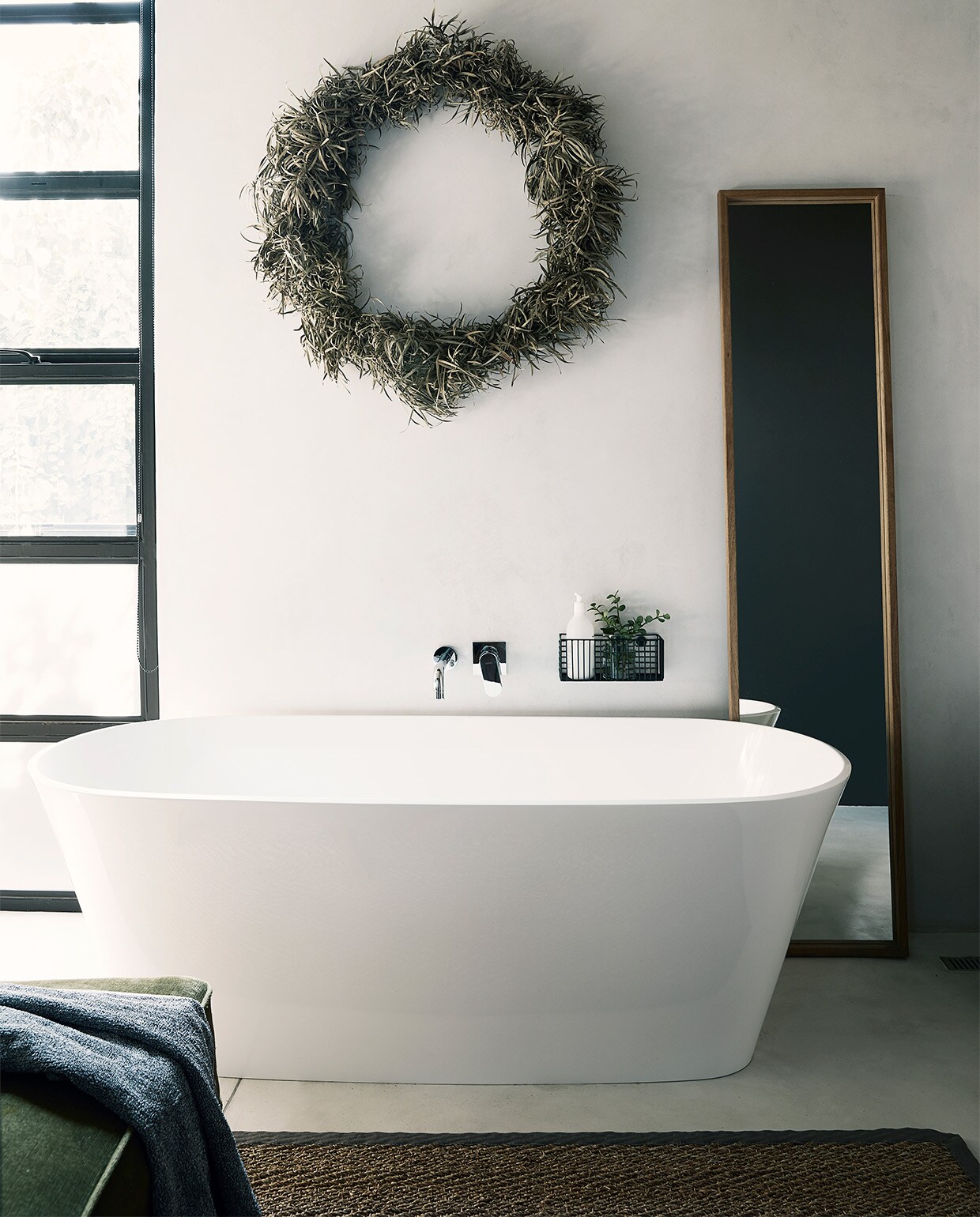 Bad Victoria+Albert. Overig onbekend NEE | vtwonen binnenkijken special 2021 | productie Bureaux | styling Sven Alberding | fotografie Elsa Young