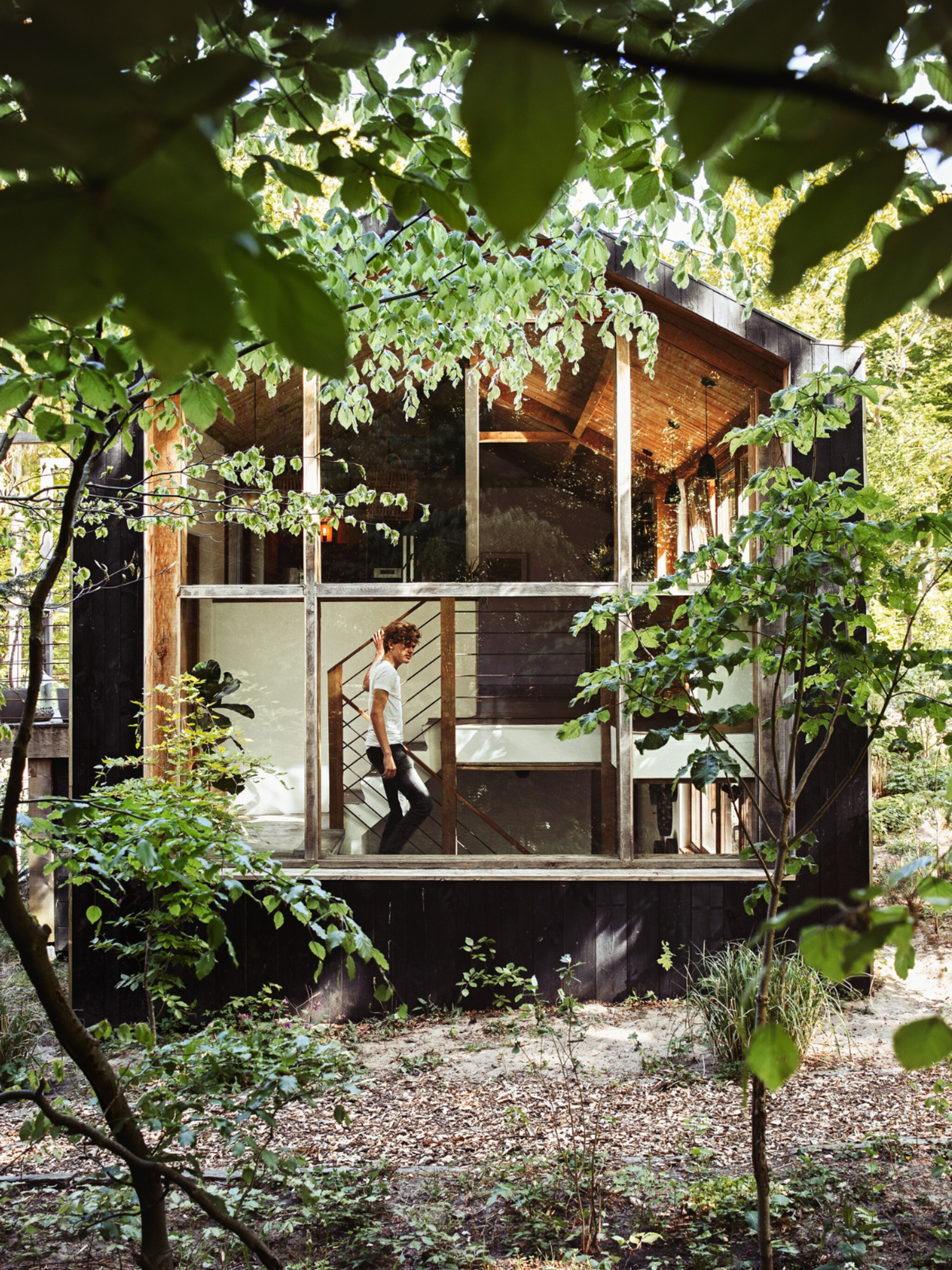 binnenkijken in een zelfontworpen eco boshuis in bloemendaal
