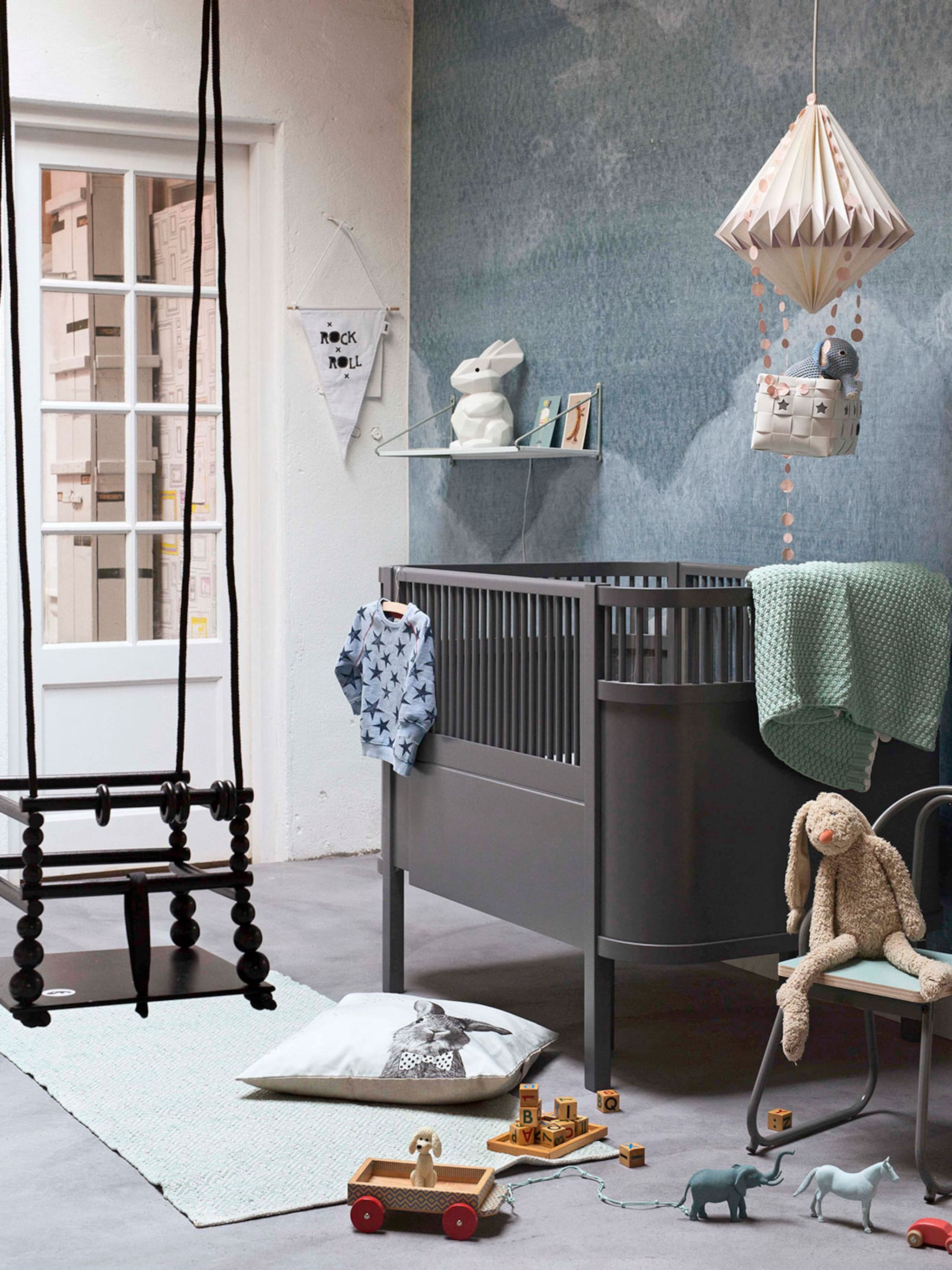 voor de kleine avonturier zo richt je een stoere babykamer in