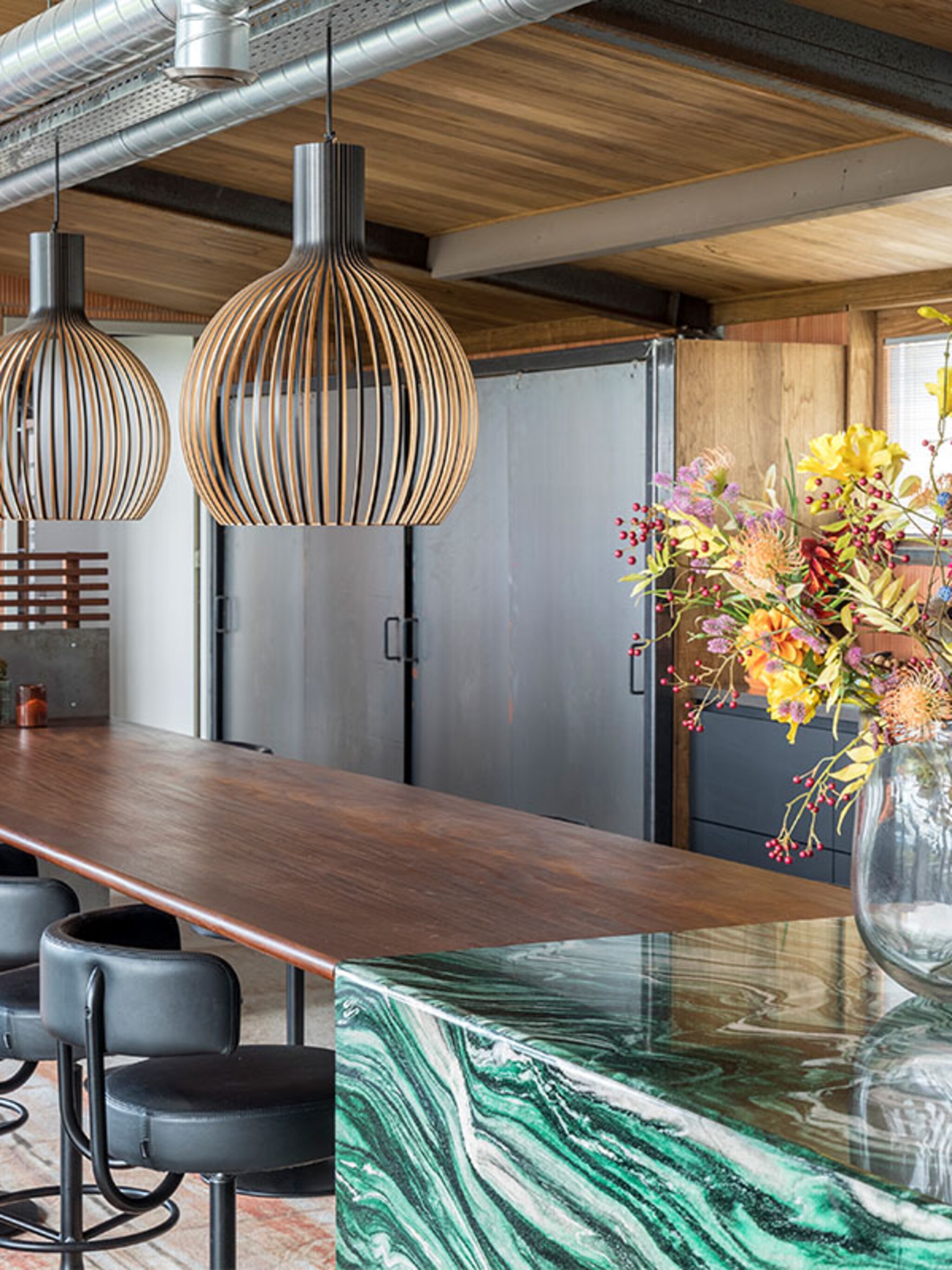 binnenkijken bij een glazen retrohuis in diepenveen