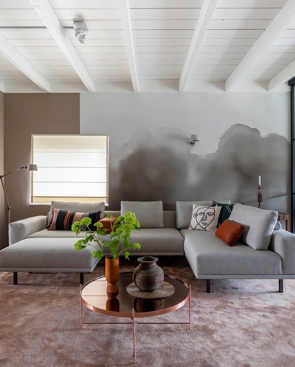u-vorm hoekbank vtwonen Weer verliefd op je huis aflevering 5 seizoen 14 | styling Frans Uyterlinde | fotografie Margriet Hoekstra | Assendelft