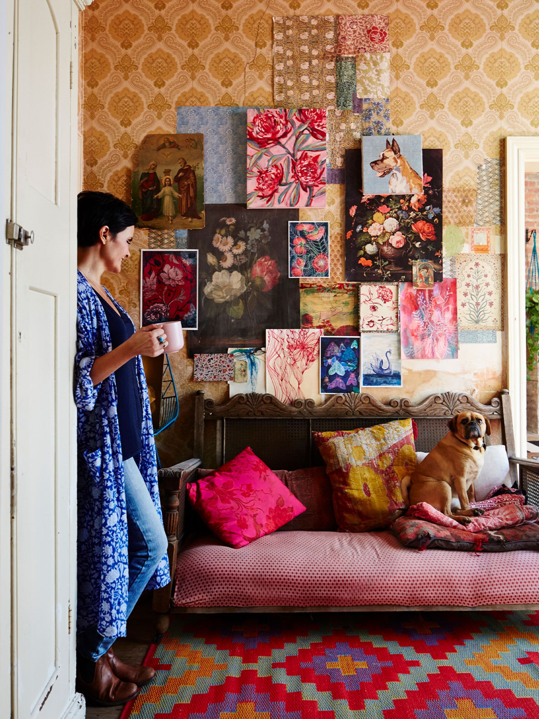 binnenkijken in een kleurrijk huis vol vintage vondsten in melbourne