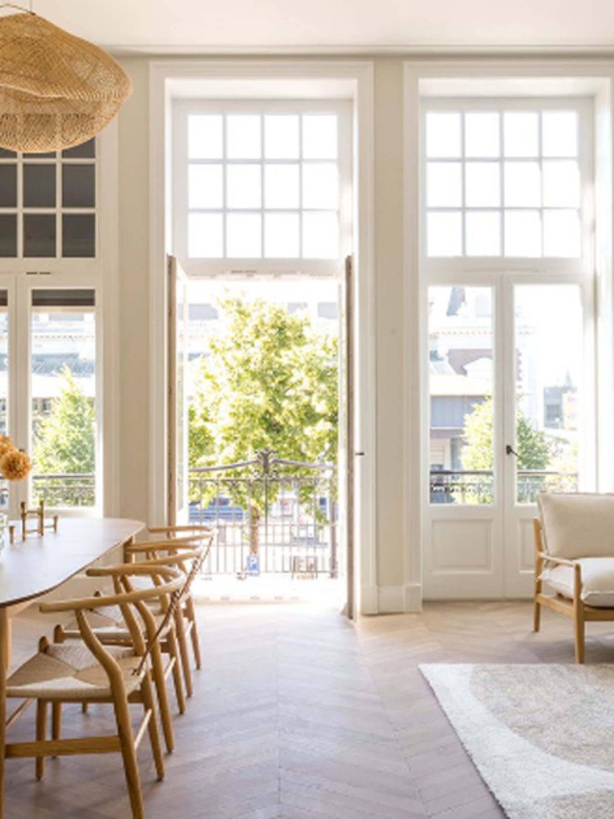 funda find neem een kijkje in dit amsterdamse appartement met een modern klassiek interieur