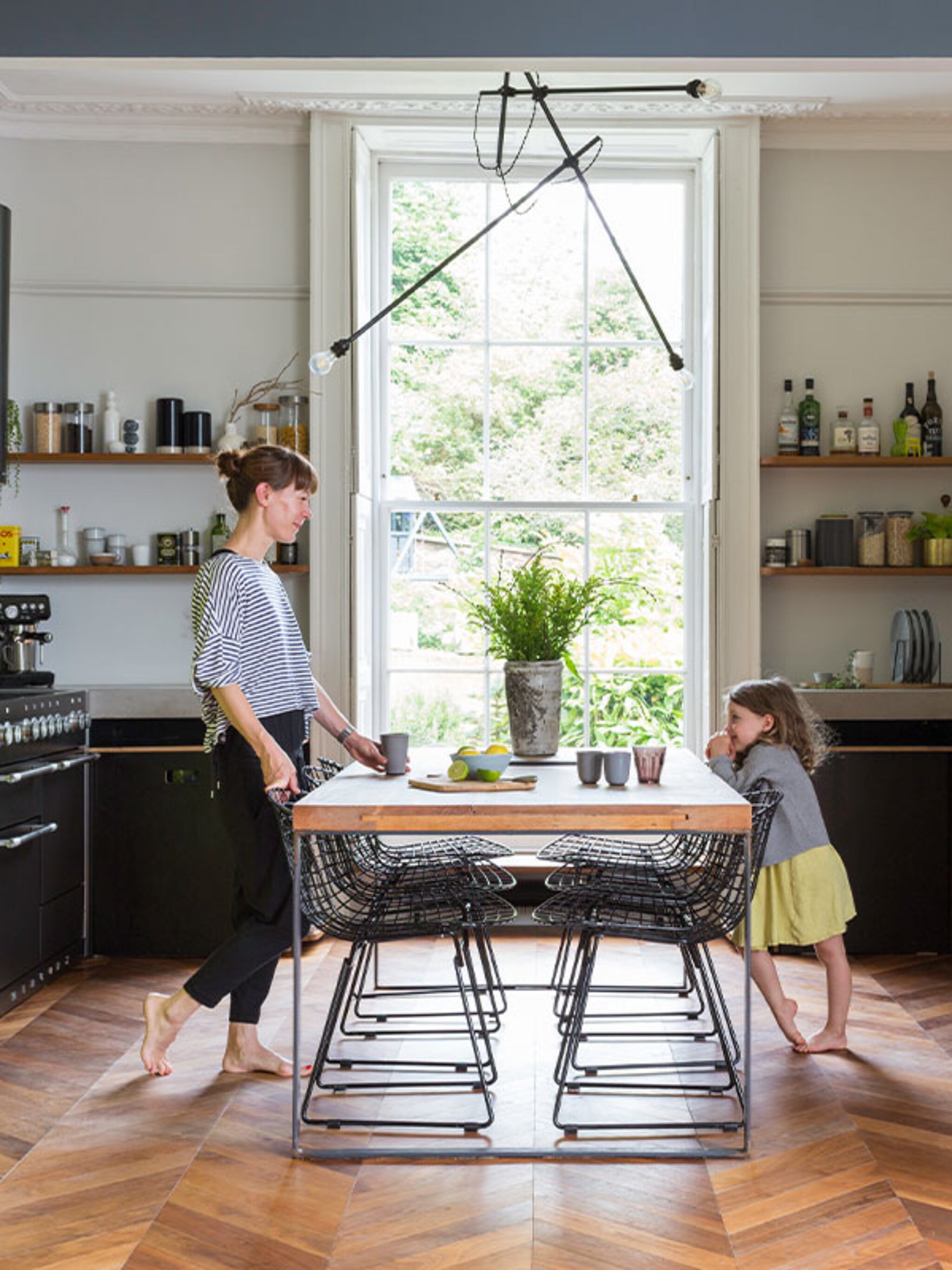 binnenkijken in een verbouwd appartement vol designvondsten in bristol