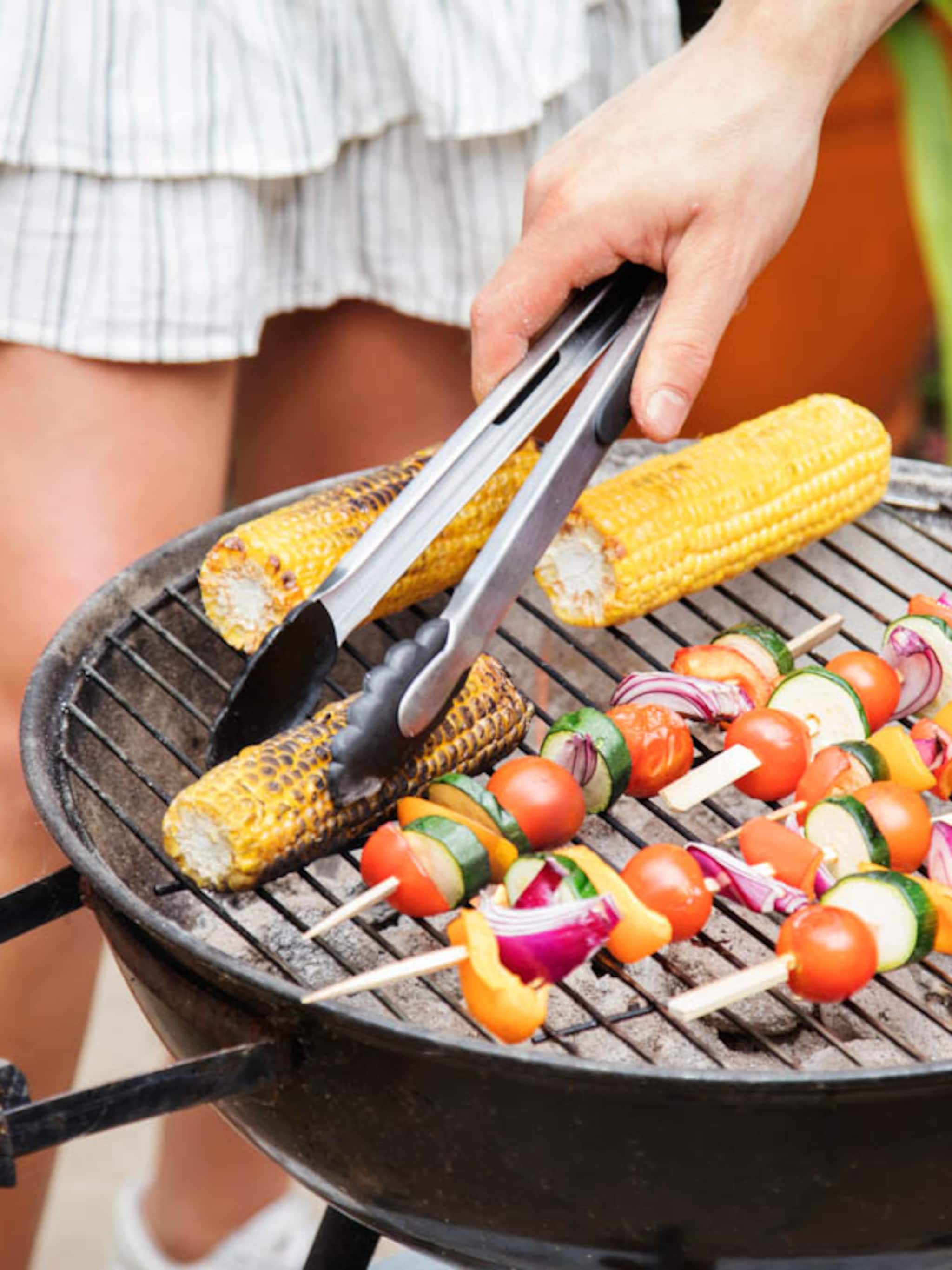 met deze hack wordt het barbecuerooster schoonmaken een eitje