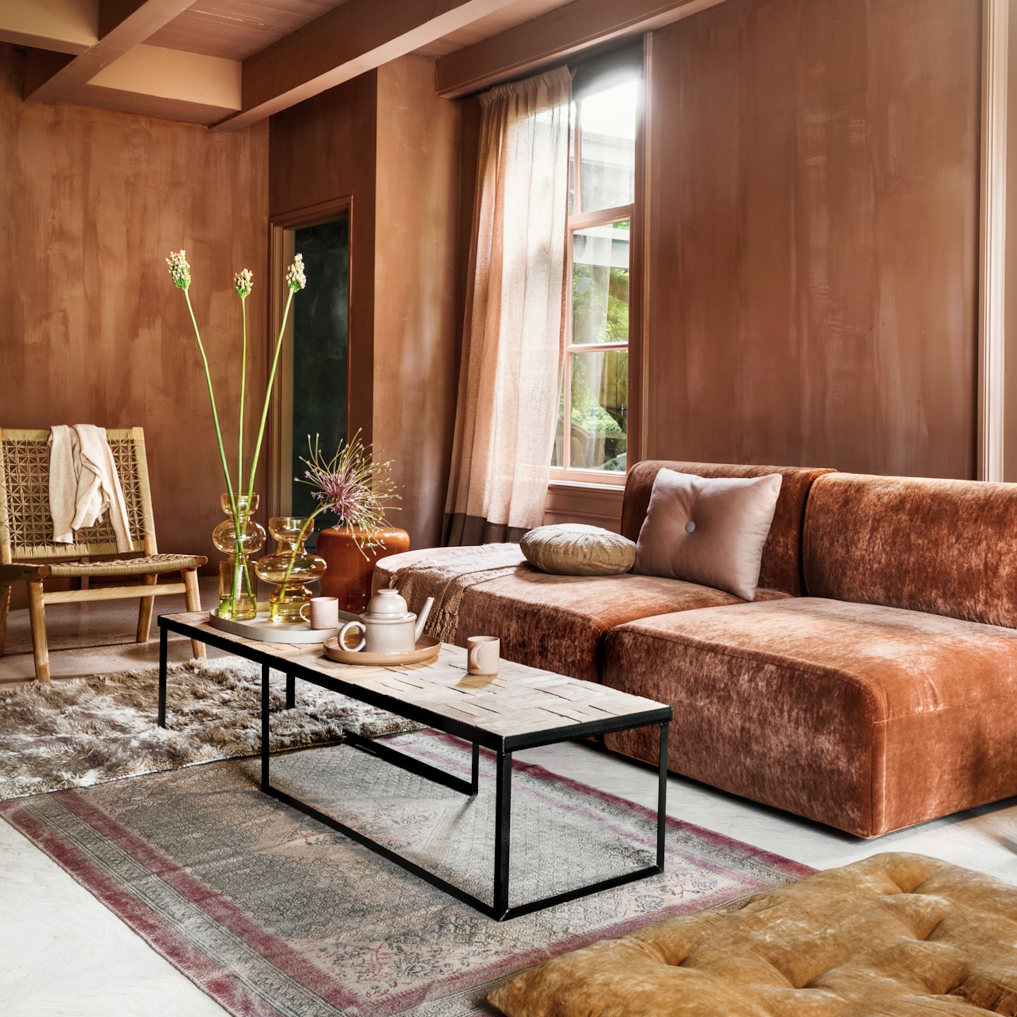 terracotta woonkamer kleur combineren styling