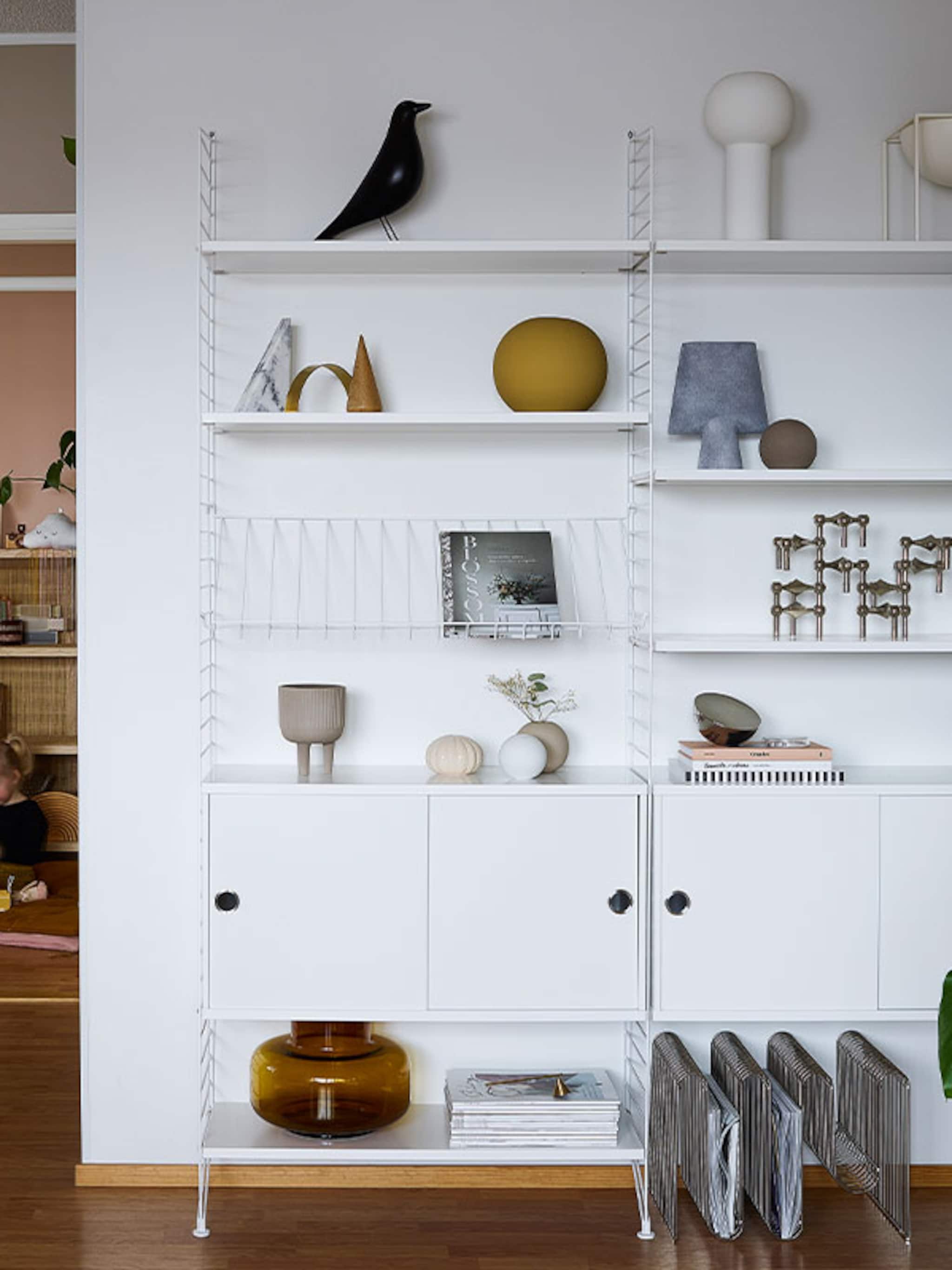 binnenkijken in een scandinavisch appartement vol poederkleuren