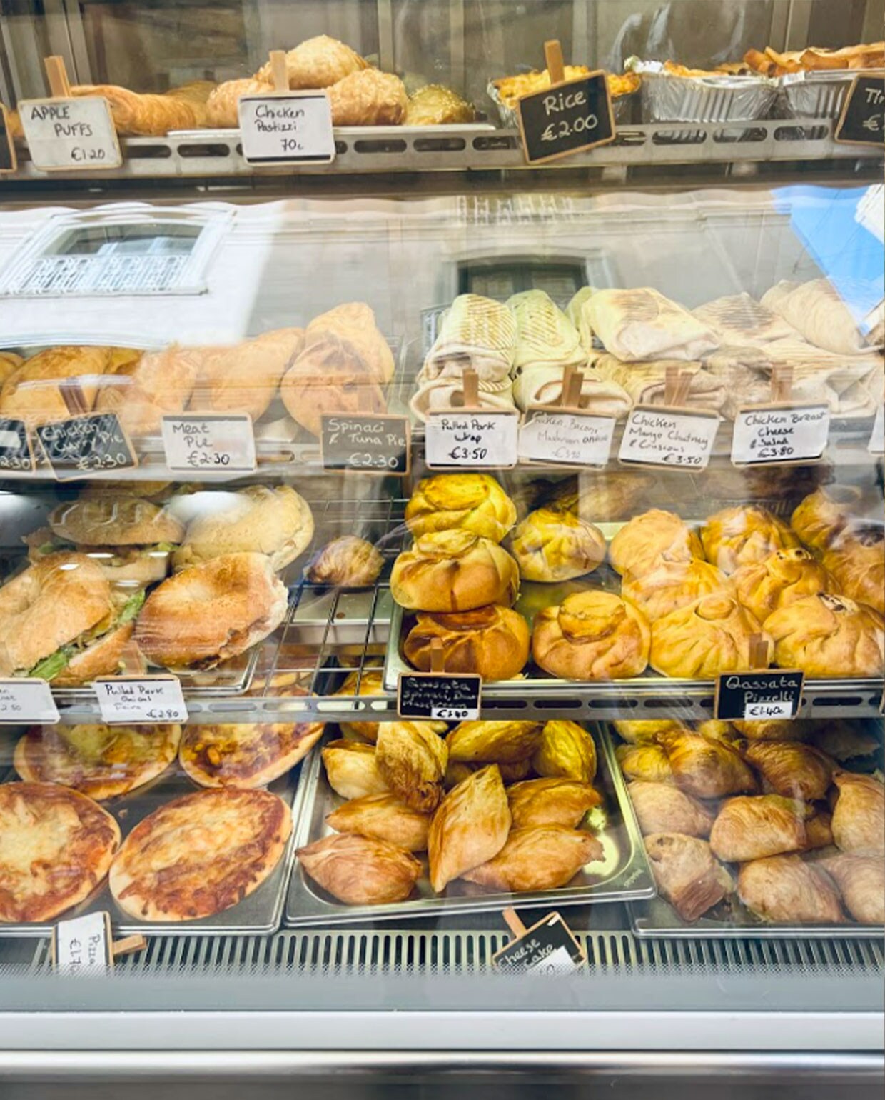 ftiri en pastizzi NEE | Adeline Mans