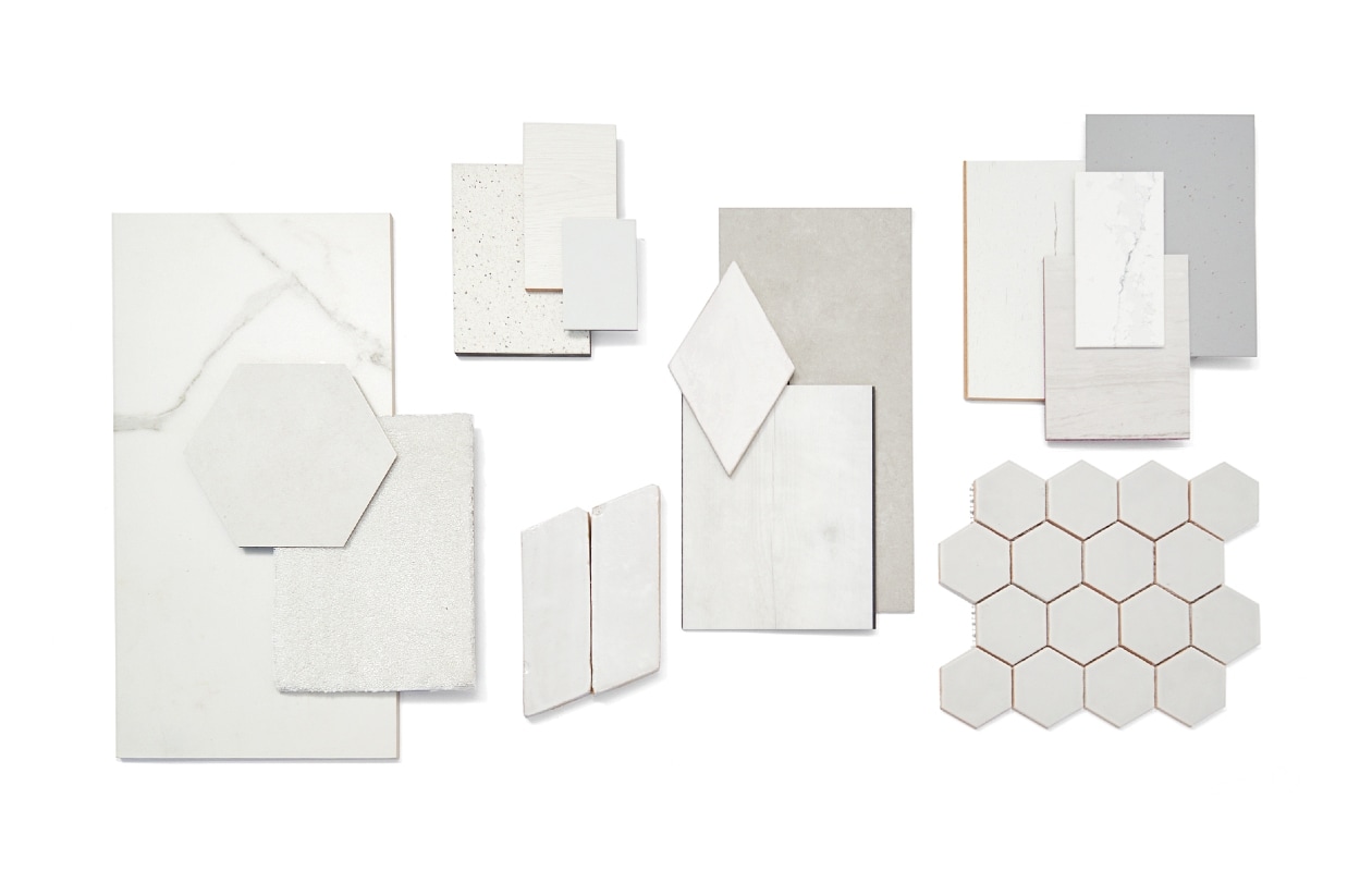 Vloertegel Classic Off White mat, in meerdere maten verkrijgbaar, afgebeeld 30×60 cm, per m² € 62,- (vtwonen.nl), pvc-vloer Moduleo Moods hexagon Jura Stone 46110, 45,2×39,2 cm, per m² € 59,95 (moduleo.nl), tapijt Obsession 03 xxxxxx € xxxx (belakos.nl), gietvloer UV Mezzoterrazzo, kleur Milky, prijs op aanvraag (drtvloeren.nl), laminaat Lamin’Art 832, White &amp; Hype, 129,2×19,4 cm € xxxx (tarkett.nl), gietvloer Puur, kleur As, prijs op aanvraag (odeaandevloer.nl), handgemaakte Marokkaanse vloertegel Platta Chevron Blanc, 23×7,4 cm, per m² € 112,22 (designtegels.nl), handgemaakte Spaanse keramische tegel Barro Diamond Old White, 13,95×24 cm, per m² € 79,50 (designtegels.nl), pvc Basic van vtwonen, kleur Light Grey, plankvorm 91,4×45,7 cm, dryback bevestiging per m² € 45,95, clickbevestiging per m² € 59,95 (vtwonen.nl), pvc uit de Alpha Vinyl collectie, AVMP40204, kleur Sneeuw Den, 149,4×20,9 cm, per m² € 53,95 (quick-step.nl), laminaat uit de Signature collectie, SIG4753, kleur Eik Geverfd Wit, 138×21,2 cm, per m² € xxx (quick-step.nl), vloer- en wandafwerking Ethereal Dusk van Silestone, prijs op aanvraag (cosentino.nl), marmoleum Cocoa 3582 Earl Grey Chocolate, per m2 € xxx (forbo.nl), pvc Moduleo Layred Nublo 46941, 61×30,3 cm, per m² € 55,95 (moduleo.nl), keramische Spaanse hexagon tegel Barca Gris Mate, 7,9×9,1 cm, per m² € 136,50 (designtegels.nl). vtwonen 2022-05 Dossier