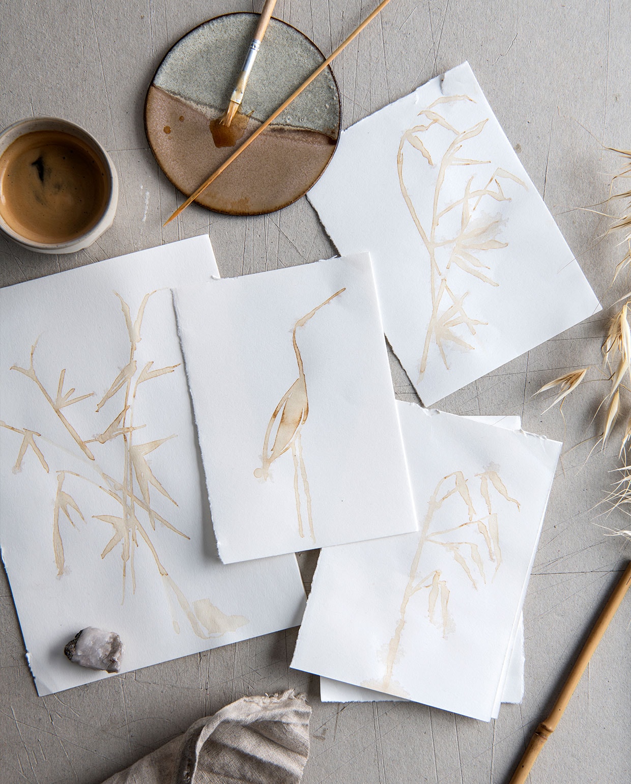 Handgemaakt bord Au lait dish € 22,95 (ohmyhome.nl). Overig privébezit. DIY Special 03 | Productie Insidehomepage | Styling Janneke Peters | Uitvoering Jef van Tricht | Fotografie Louis Lemaire