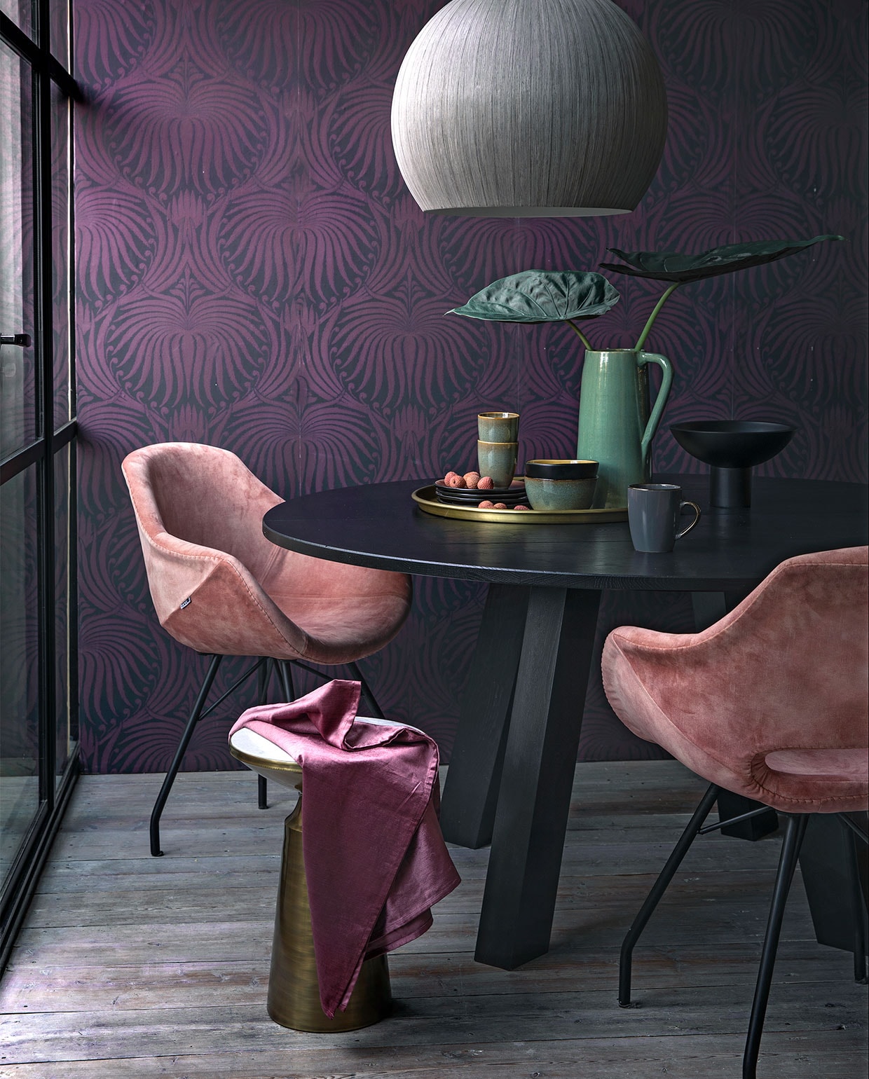 Roze eetkamerstoel JA | vtwonen 02-2019 | styling Moniek Visser | fotografie Peggy Janssen