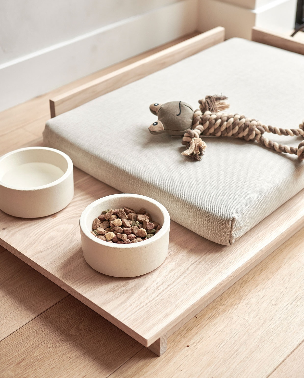 beeld vtwonen vtwonen 05-2022 | styling Kim van rossenberg | uitvoering Richard van Meerveld | fotografie Sjoerd Eickmans | Assistentie assistentie Sanne Ketelaar en hond Harry