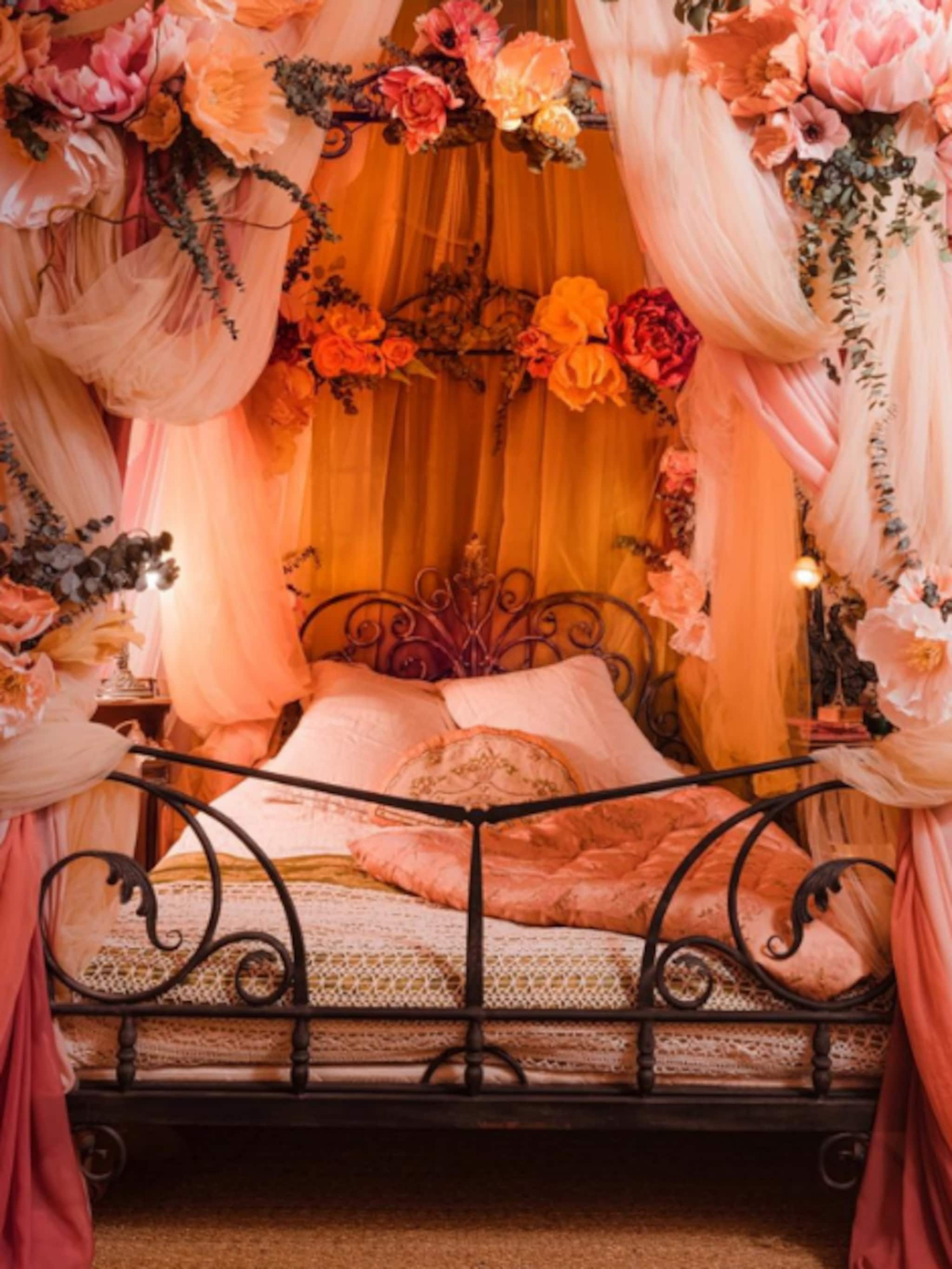 exclusief overnachten in cabarettheater moulin rouge in parijs