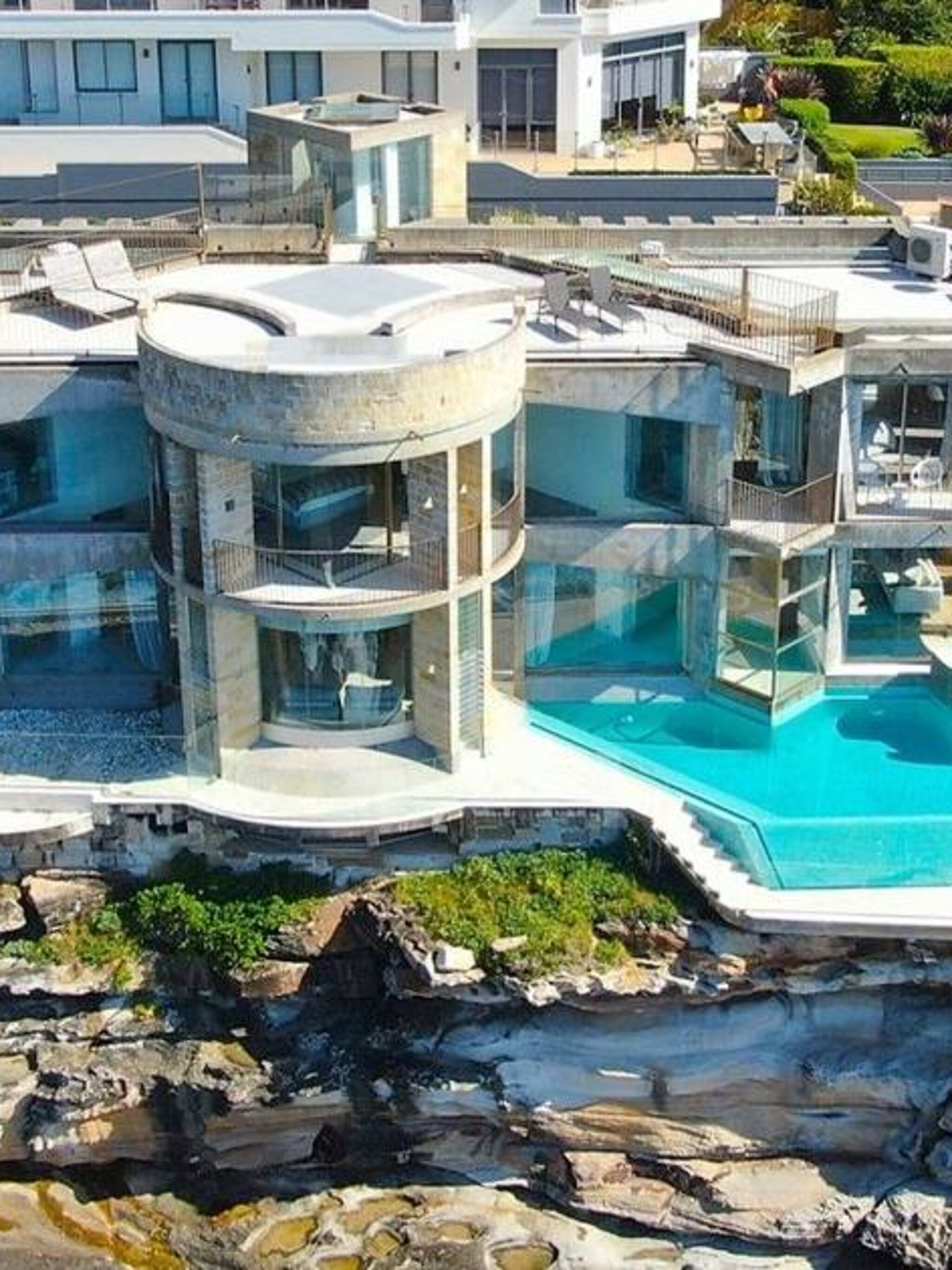 slapen in een cryptokasteel deze droomvilla is nu te huur via airbnb