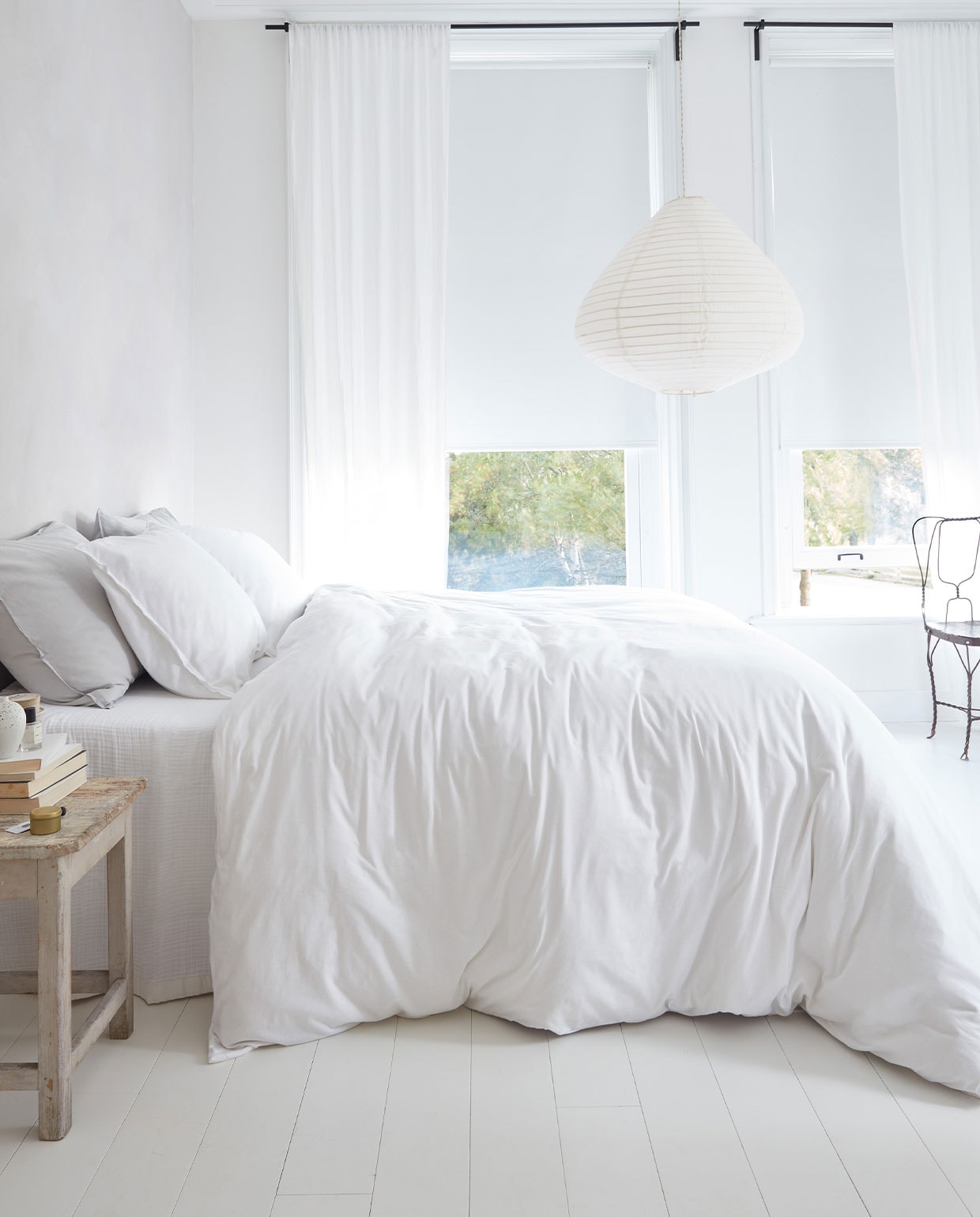 Dekbedovertrek Comfy, 100% katoenjersey, kleur White, 140×200/220 cm, 200×200/220 cm en 240×200/220 cm. Overig privébezit. vtwonen 05-2022 | productie tanja saarberg | styling Danielle Verheul | fotografie Richard Smit