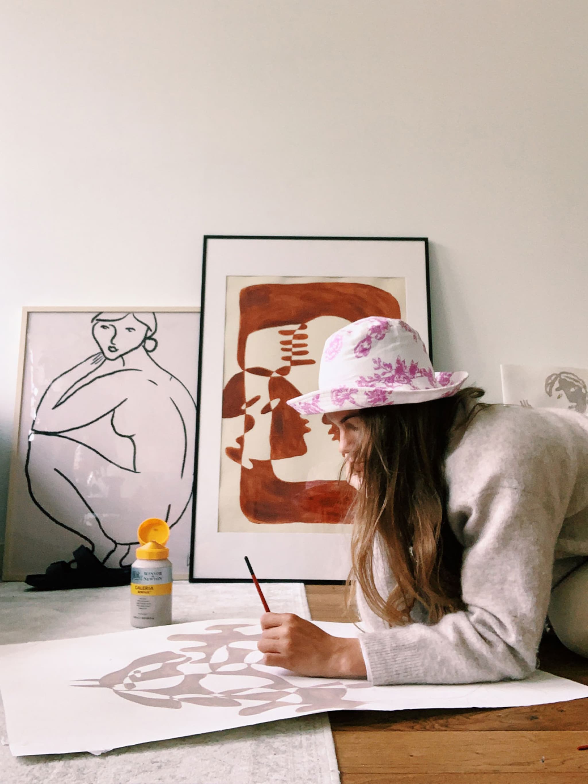 lois maakt schilderijen en artprints met abstracte vormen