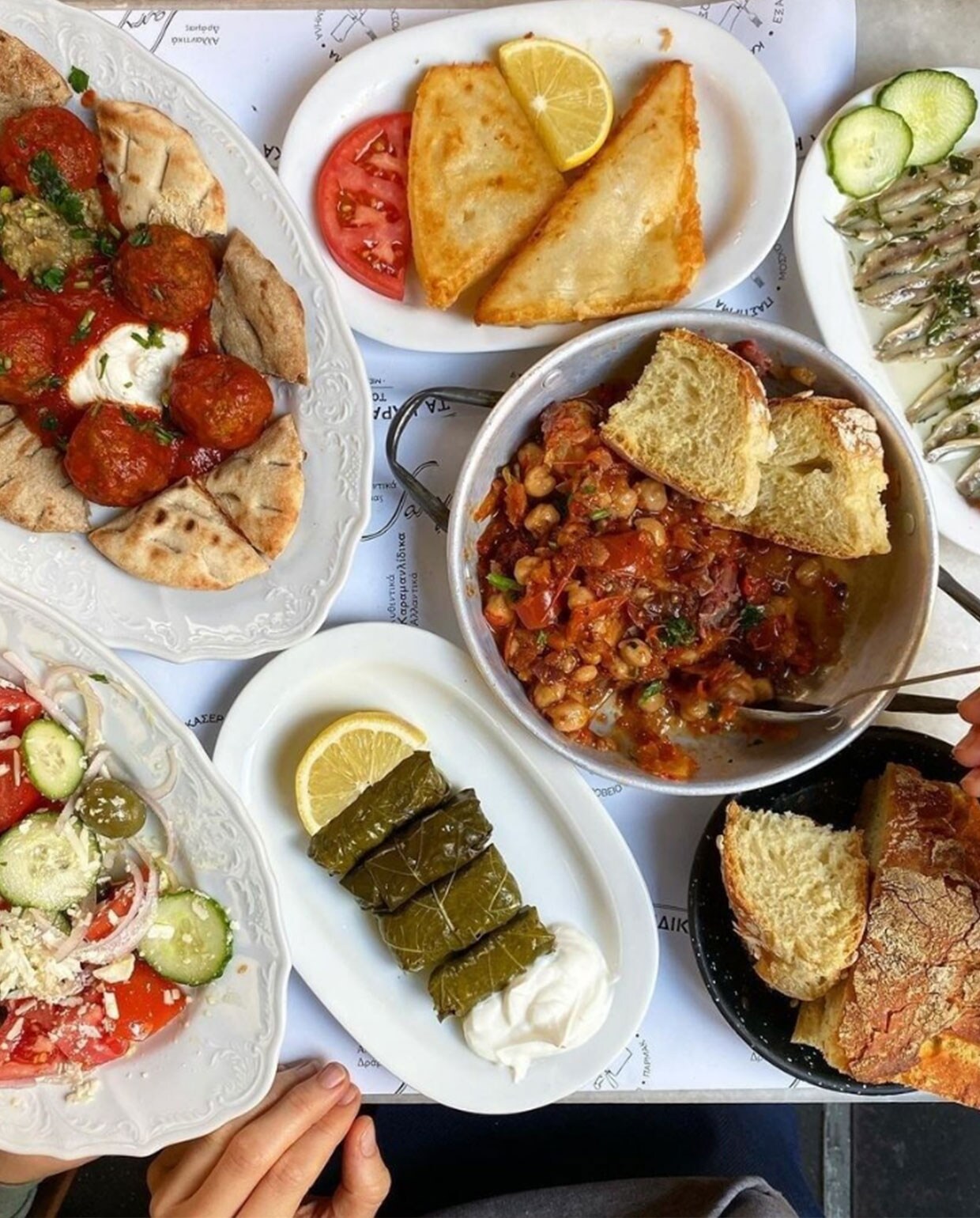 beeld vtwonen restaurant /slagerij karamanlidika tou fani Athene