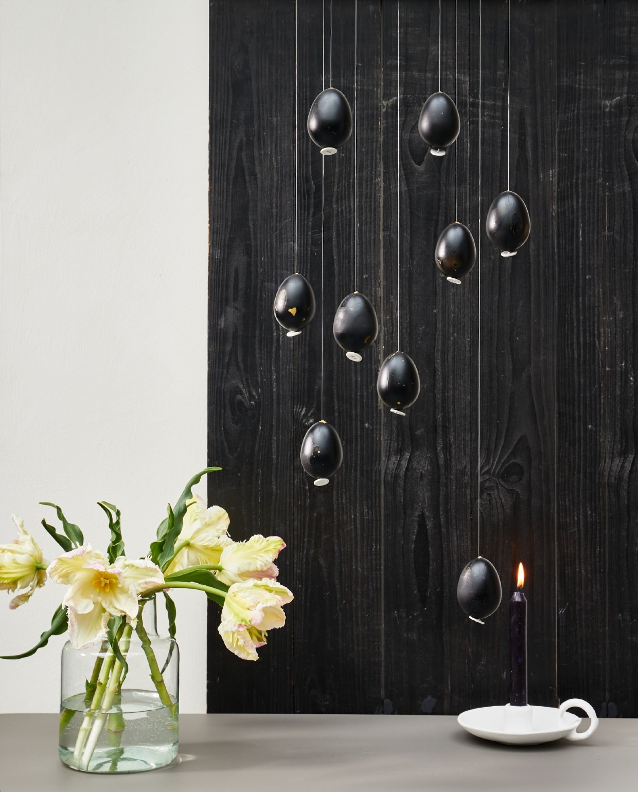 Tafel (demachinekamer.nl), kandelaar (vtwonen.nl) styling Fietje Bruijn, fotografie Dennis Brandsma
