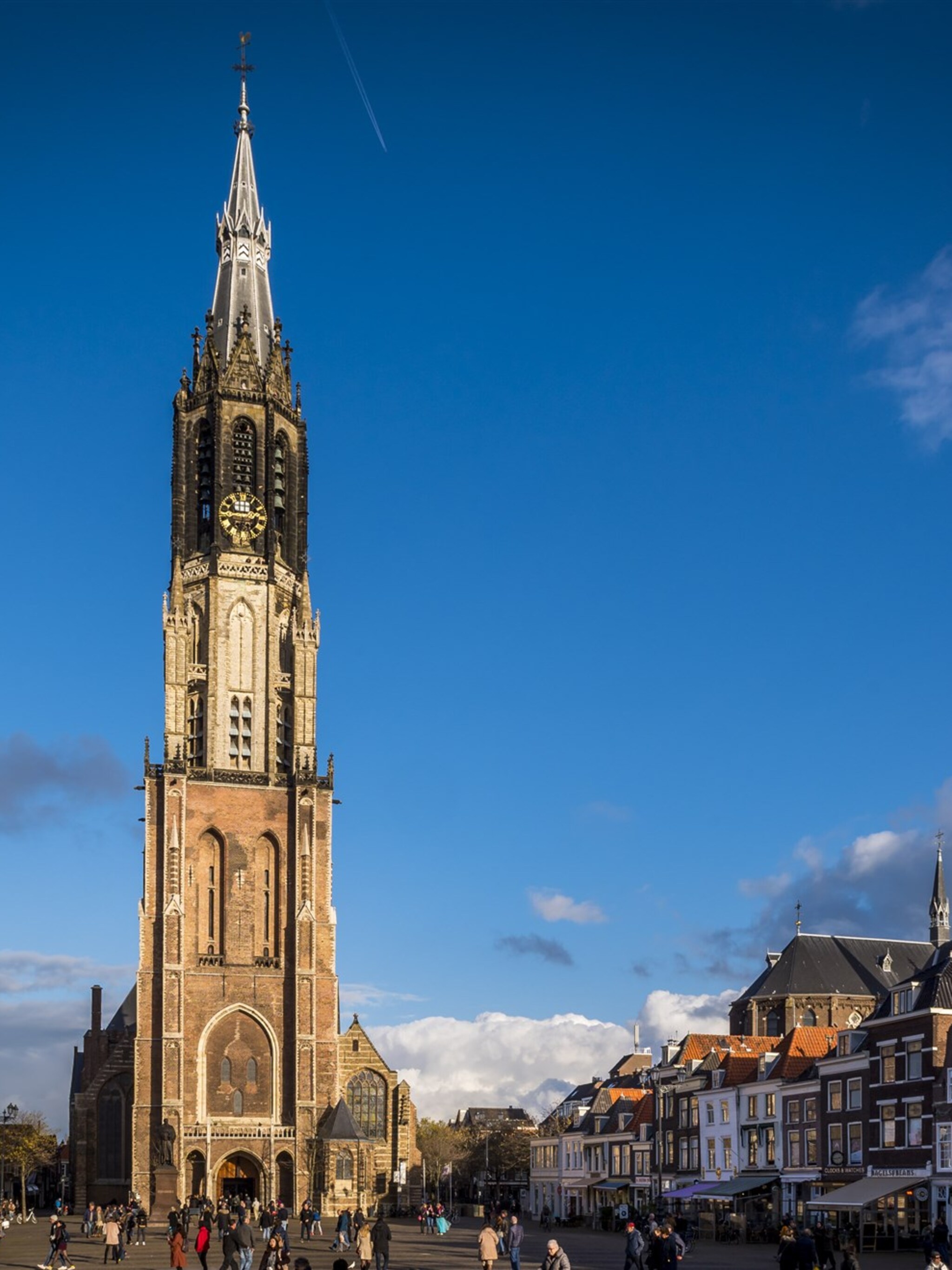 uittip in deze historische stad bezoek je nu wekelijks een antiekmarkt