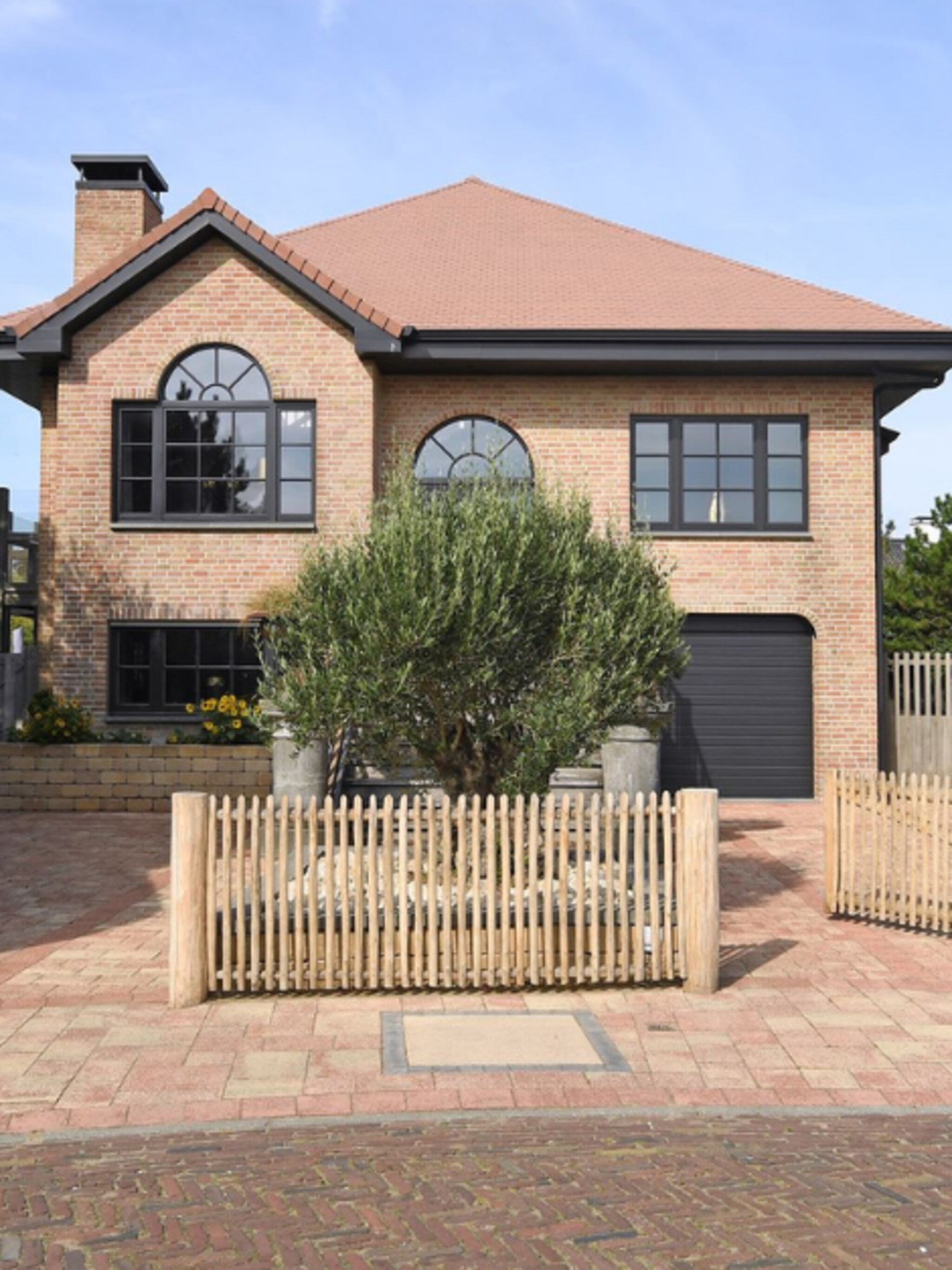 nog steeds te koop de noordwijkse villa van de familie meiland
