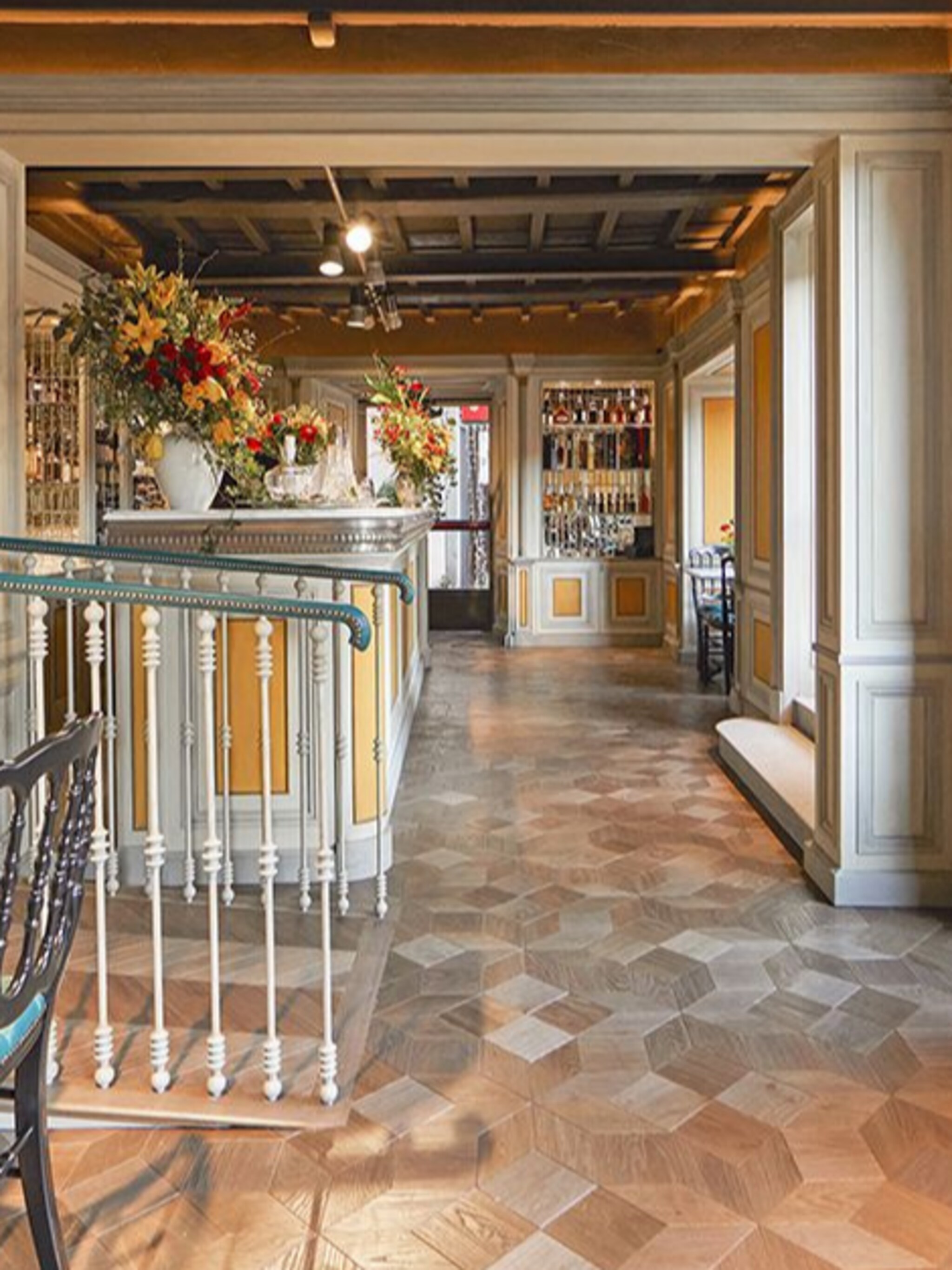 gucci opent cafe en cocktailbar in florence