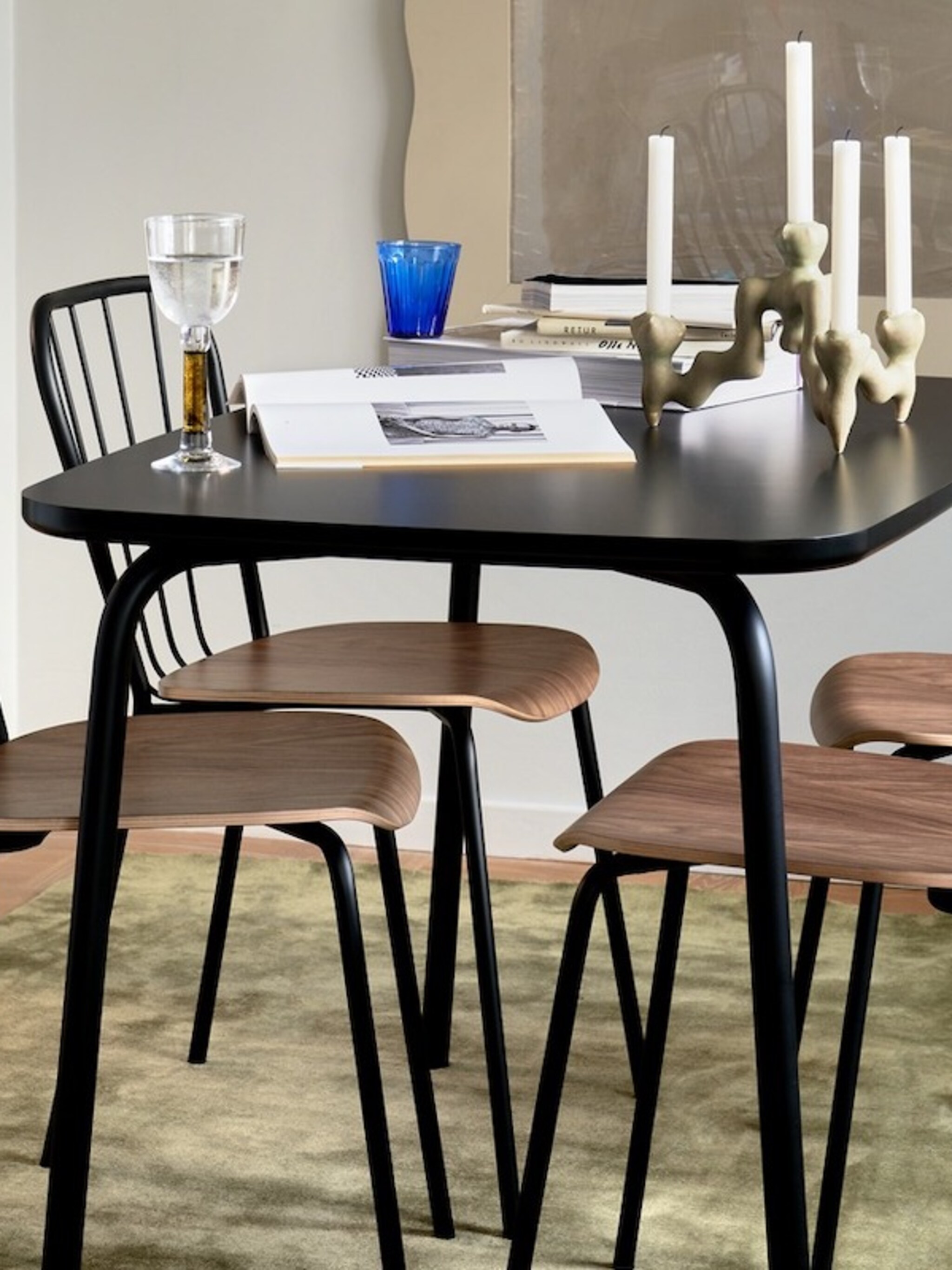 watertanden zweeds designbedrijf lanceert collectie duurzame tafels en stoelen
