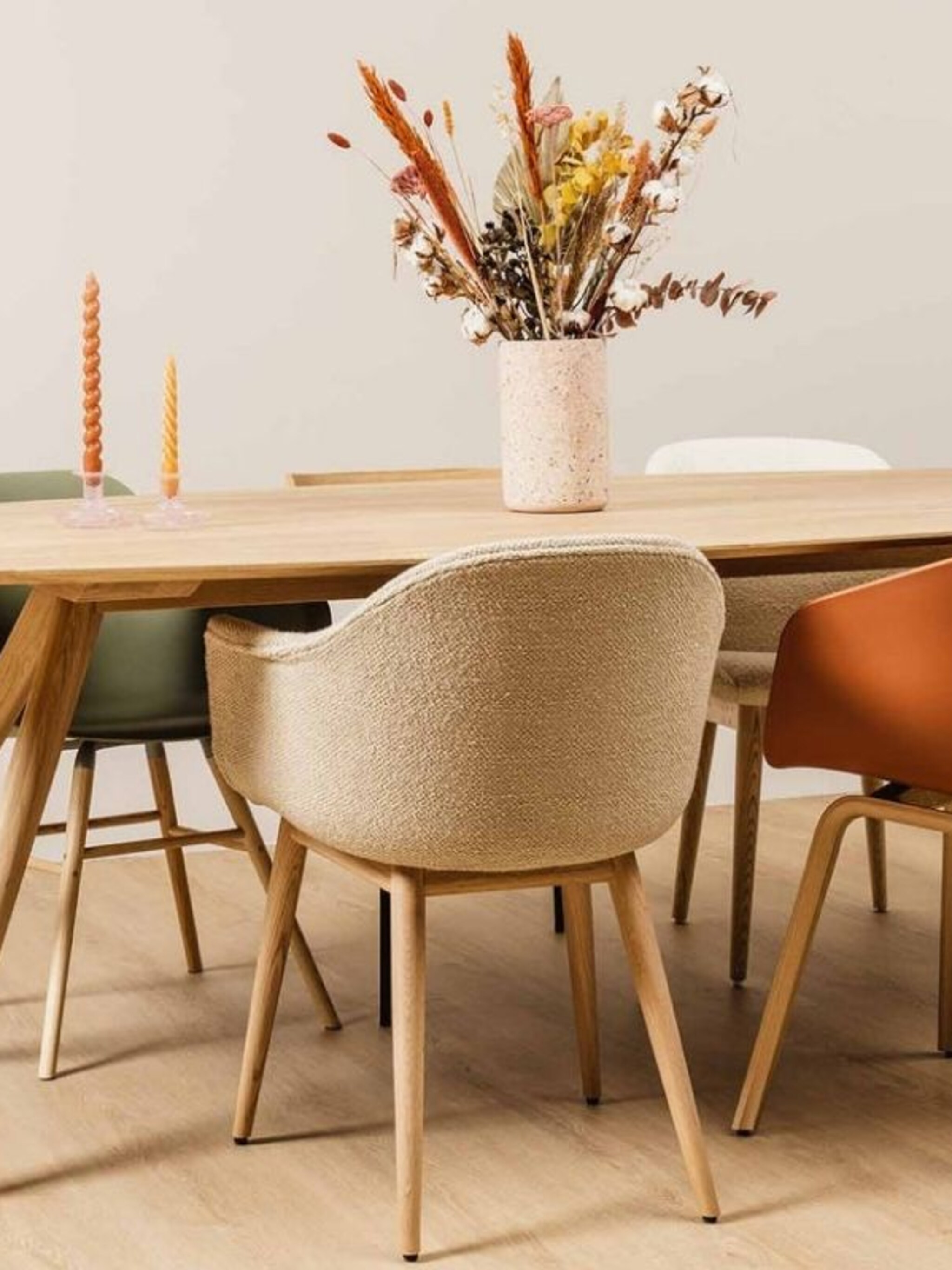 hellochair lanceert duurzame tafelcollectie hellotable