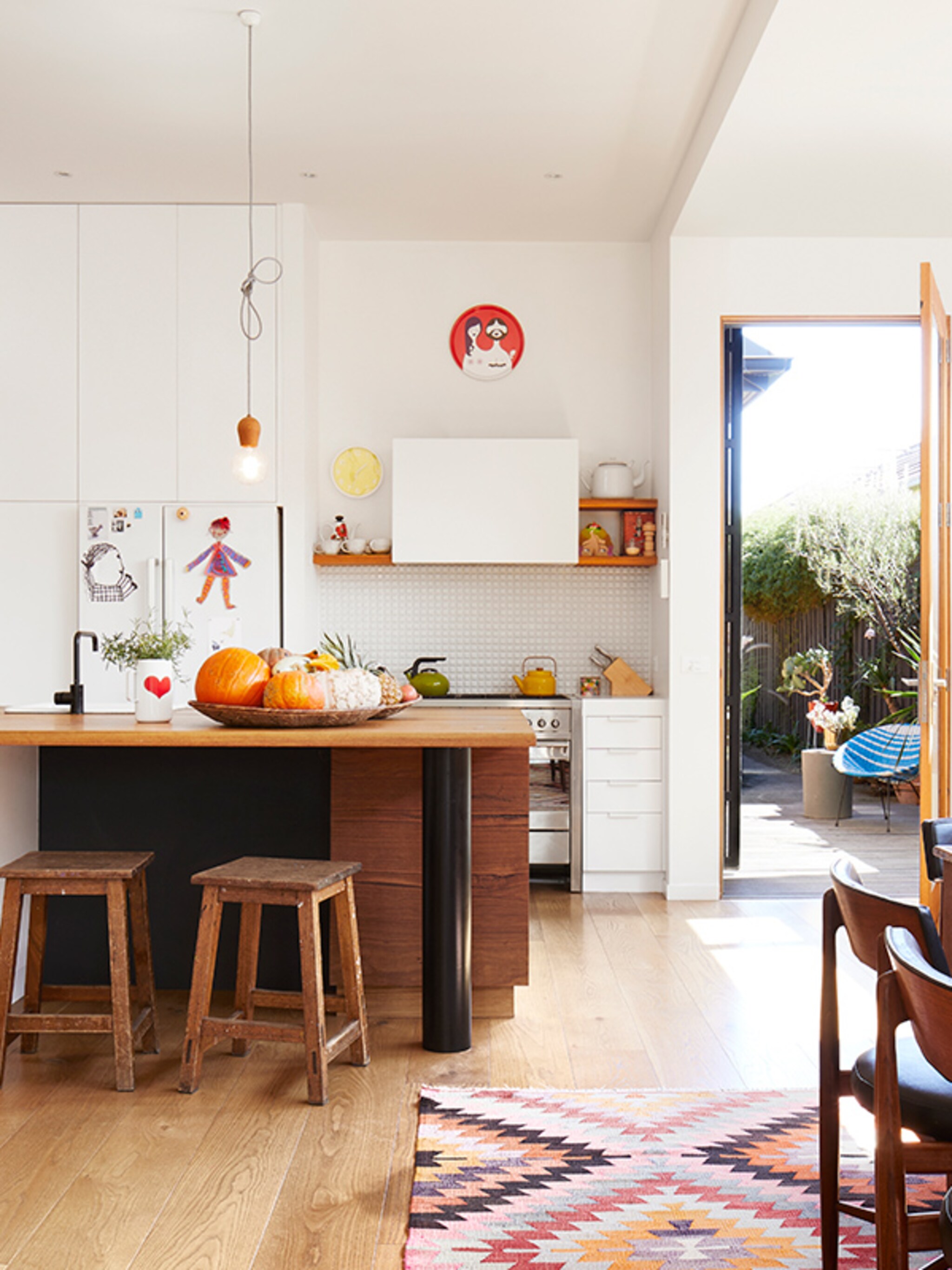 binnenkijken in een lekker quirky huis vol kunst in melbourne